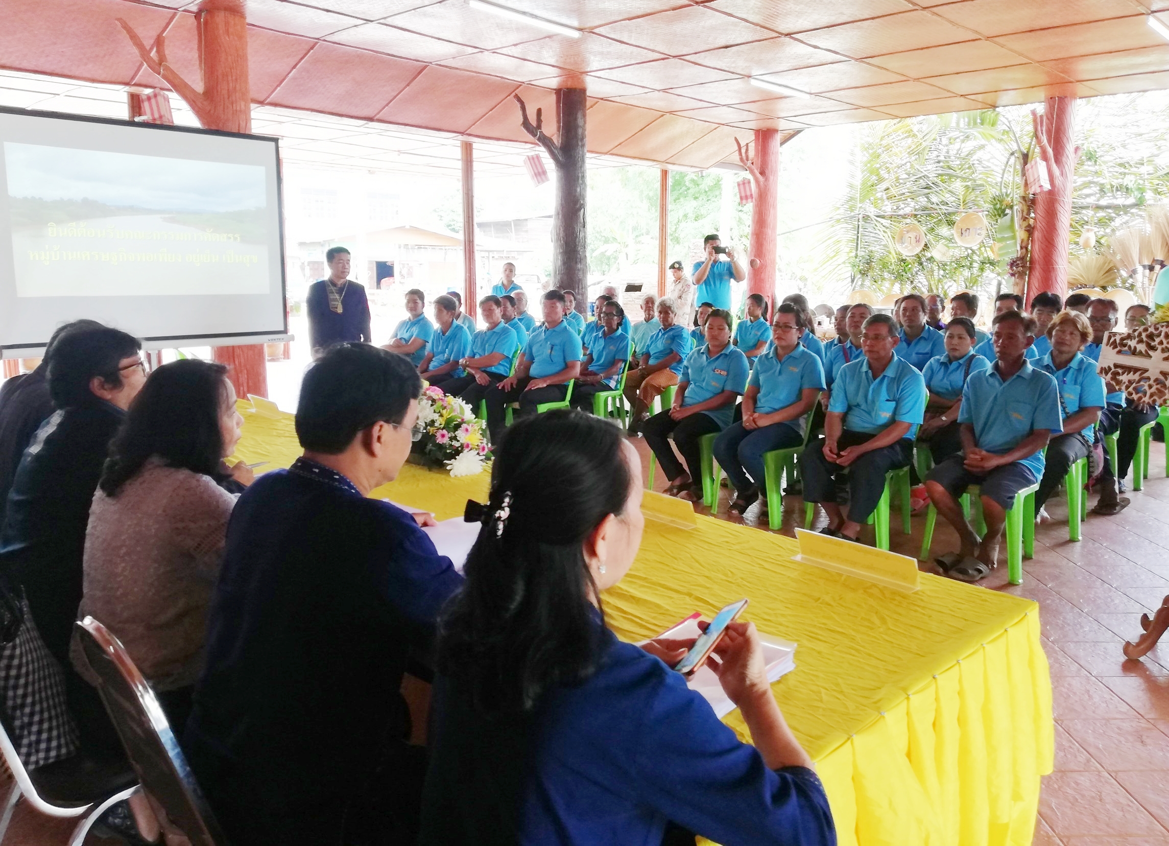 วันที่ 20 มิถุนายน 2561 เวลา 09.00 น. นายสุวิน พึ่งเงิน พัฒนาการจังหวัดสุโขทัย มอบหมายให้นางสาวกฤษณา กันทะสา หัวหน้ากลุ่มงานยุทธศาสตร์ฯ และคณะกรรมการฯ ลงพื้นที่พิจารณาคัดสรรหมู่บ้านเศรษฐกิจพอเพียง “อยู่เย็น เป็นสุข” ประจำปี 2561 จังหวัดสุโขทัย เพื่อคัดสรรกิจกรรมพัฒนาชุมชนดีเด่นระดับจังหวัด สำหรับเข้ารับพระราชทานโล่รางวัลเพื่อเชิดชูเกียรติ