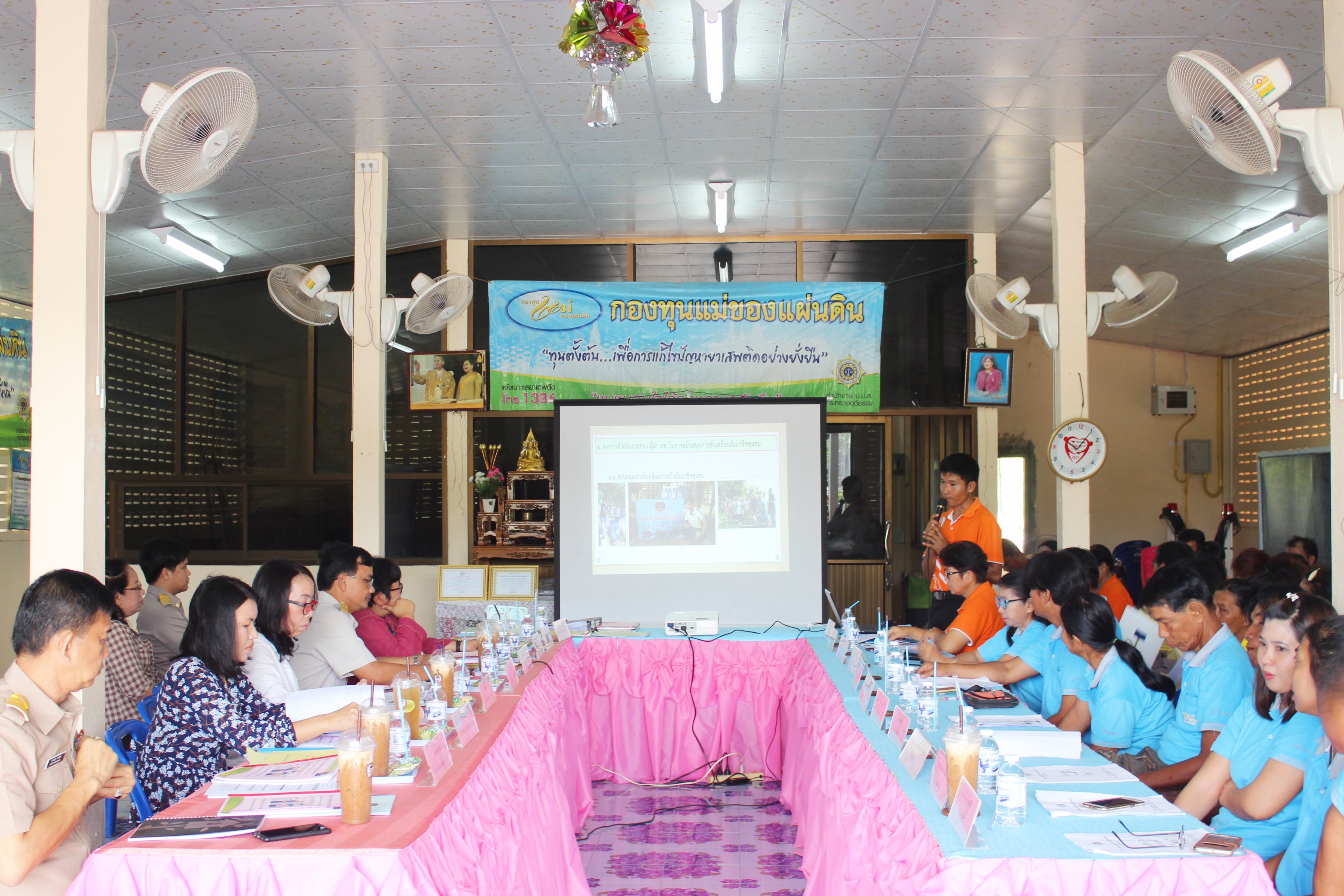 วันที่ 4 มิถุนายน 2561 เวลา 09.30 น. นายสุวิน พึ่งเงิน พัฒนาการจังหวัดสุโขทัย มอบหมายให้นางสาวกฤษณา กันทะสา หัวหน้ากลุ่มงานยุทธศาสตร์ฯ และคณะกรรมการฯ ลงพื้นที่พิจารณาคัดสรรกิจกรรมพัฒนาชุมชนดีเด่น ระดับจังหวัด ประจำปี 2561