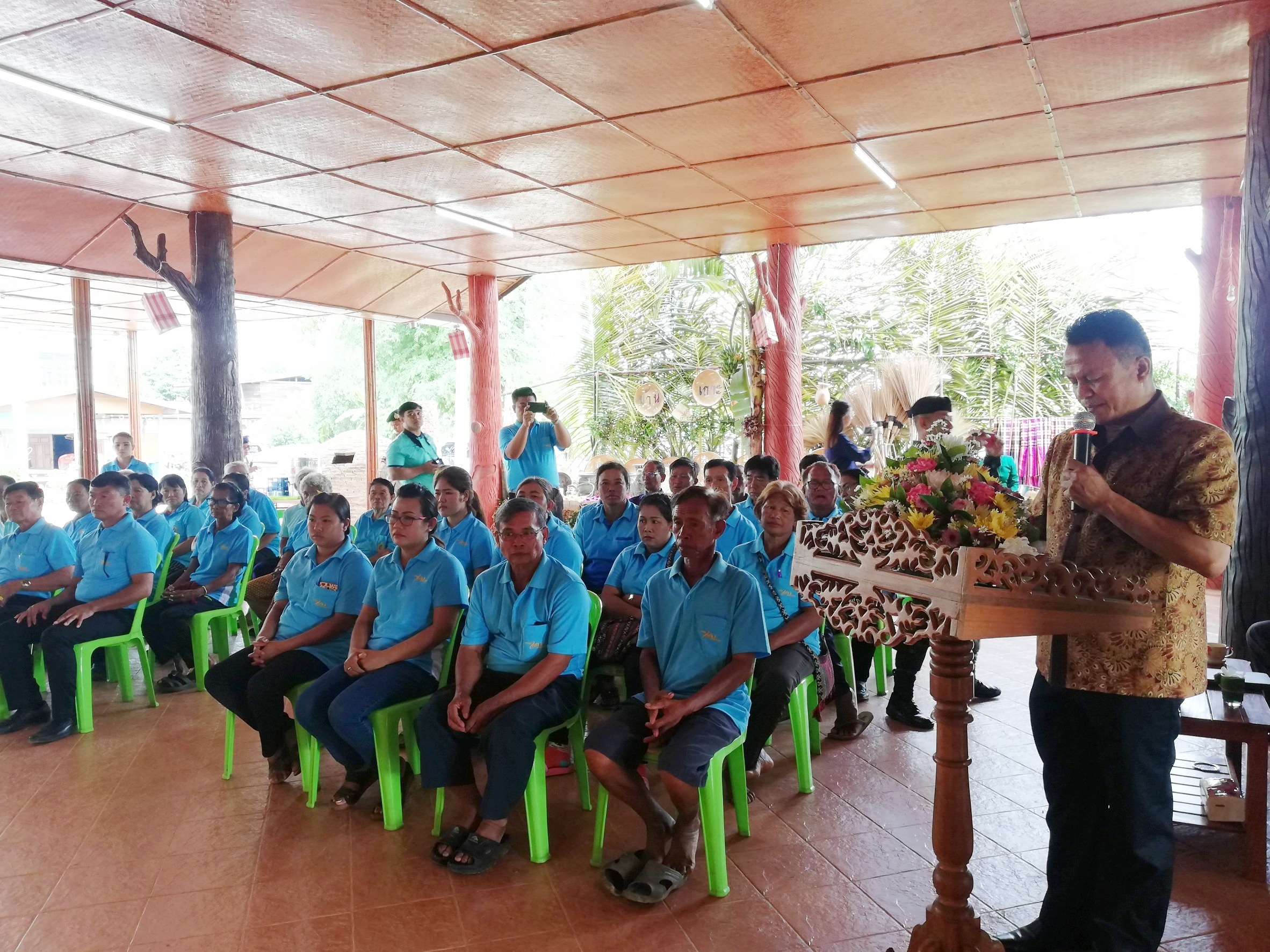 วันที่ 20 มิถุนายน 2561 เวลา 09.00 น. นายสุวิน พึ่งเงิน พัฒนาการจังหวัดสุโขทัย มอบหมายให้นางสาวกฤษณา กันทะสา หัวหน้ากลุ่มงานยุทธศาสตร์ฯ และคณะกรรมการฯ ลงพื้นที่พิจารณาคัดสรรหมู่บ้านเศรษฐกิจพอเพียง “อยู่เย็น เป็นสุข” ประจำปี 2561 จังหวัดสุโขทัย เพื่อคัดสรรกิจกรรมพัฒนาชุมชนดีเด่นระดับจังหวัด สำหรับเข้ารับพระราชทานโล่รางวัลเพื่อเชิดชูเกียรติ