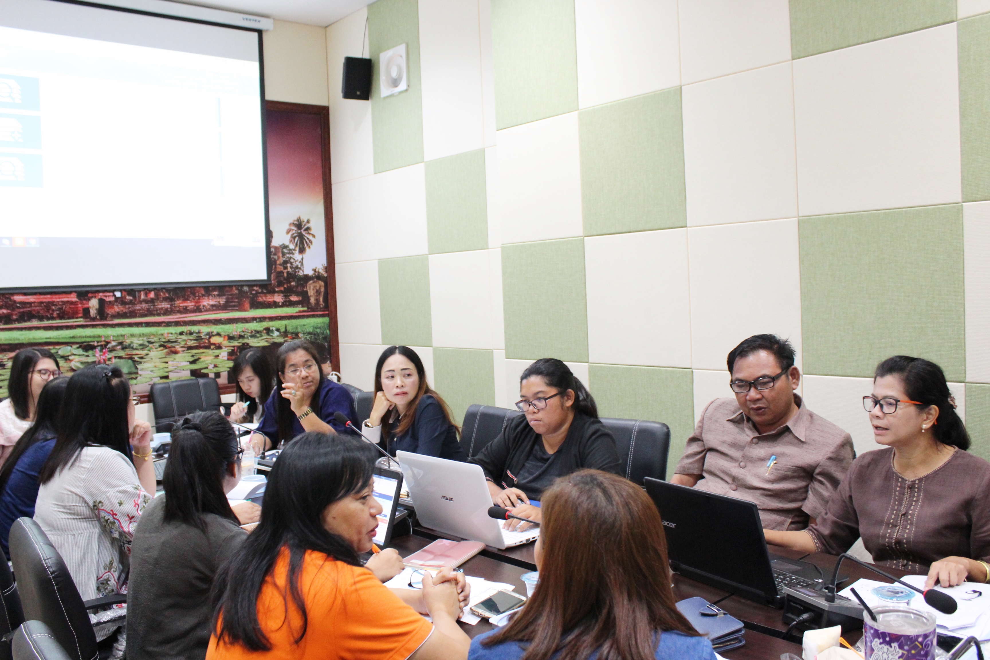 วันที่ 21 มิถุนายน 2561 นายสุวิน พึ่งเงิน พัฒนาการจังหวัดสุโขทัย เป็นประธานการประชุม ซักซ้อมแนวทางการดำเนินการจัดซื้อจัดจ้างตามโครงการชุมชนท่องเที่ยว OTOP นวัตวิถี จังหวัดสุโขทัย เพื่อให้การดำเนินงานทางด้านพัสดุเป็นไปด้วยความเรียบร้อย ถูกต้อง เป็นไปตามระเบียบราชการ