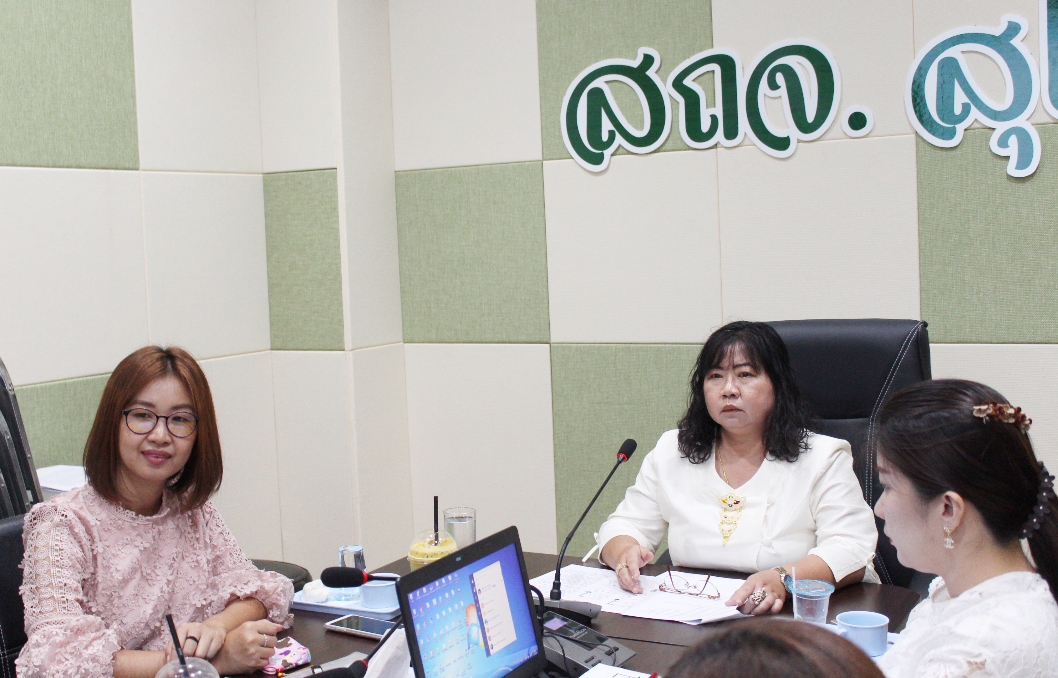 วันที่ 21 มิถุนายน 2561 นายสุวิน พึ่งเงิน พัฒนาการจังหวัดสุโขทัย เป็นประธานการประชุม ซักซ้อมแนวทางการดำเนินการจัดซื้อจัดจ้างตามโครงการชุมชนท่องเที่ยว OTOP นวัตวิถี จังหวัดสุโขทัย เพื่อให้การดำเนินงานทางด้านพัสดุเป็นไปด้วยความเรียบร้อย ถูกต้อง เป็นไปตามระเบียบราชการ