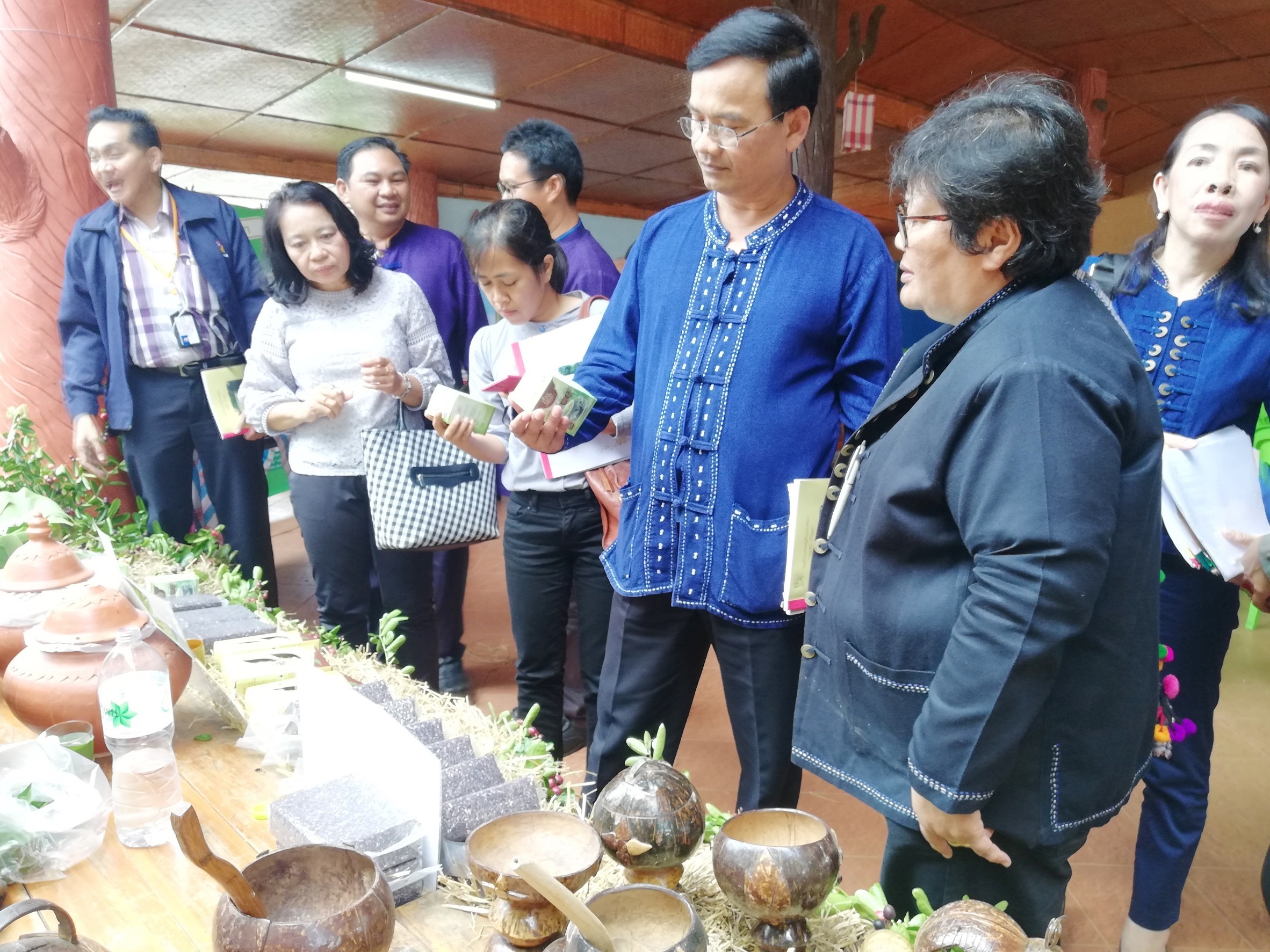 วันที่ 20 มิถุนายน 2561 เวลา 09.00 น. นายสุวิน พึ่งเงิน พัฒนาการจังหวัดสุโขทัย มอบหมายให้นางสาวกฤษณา กันทะสา หัวหน้ากลุ่มงานยุทธศาสตร์ฯ และคณะกรรมการฯ ลงพื้นที่พิจารณาคัดสรรหมู่บ้านเศรษฐกิจพอเพียง “อยู่เย็น เป็นสุข” ประจำปี 2561 จังหวัดสุโขทัย เพื่อคัดสรรกิจกรรมพัฒนาชุมชนดีเด่นระดับจังหวัด สำหรับเข้ารับพระราชทานโล่รางวัลเพื่อเชิดชูเกียรติ