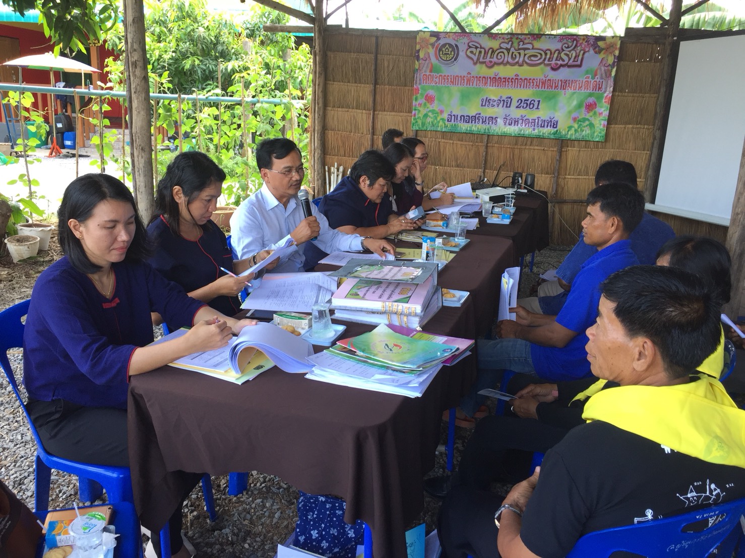 วันที่ 5 มิถุนายน 2561 เวลา 09.00 น. นายสุวิน พึ่งเงิน พัฒนาการจังหวัดสุโขทัย มอบหมายให้นางสาวกฤษณา กันทะสา หัวหน้ากลุ่มงานยุทธศาสตร์ฯ และคณะกรรมการฯ ลงพื้นที่พิจารณาคัดสรรกิจกรรมพัฒนาชุมชนดีเด่น ระดับจังหวัด ประจำปี 2561