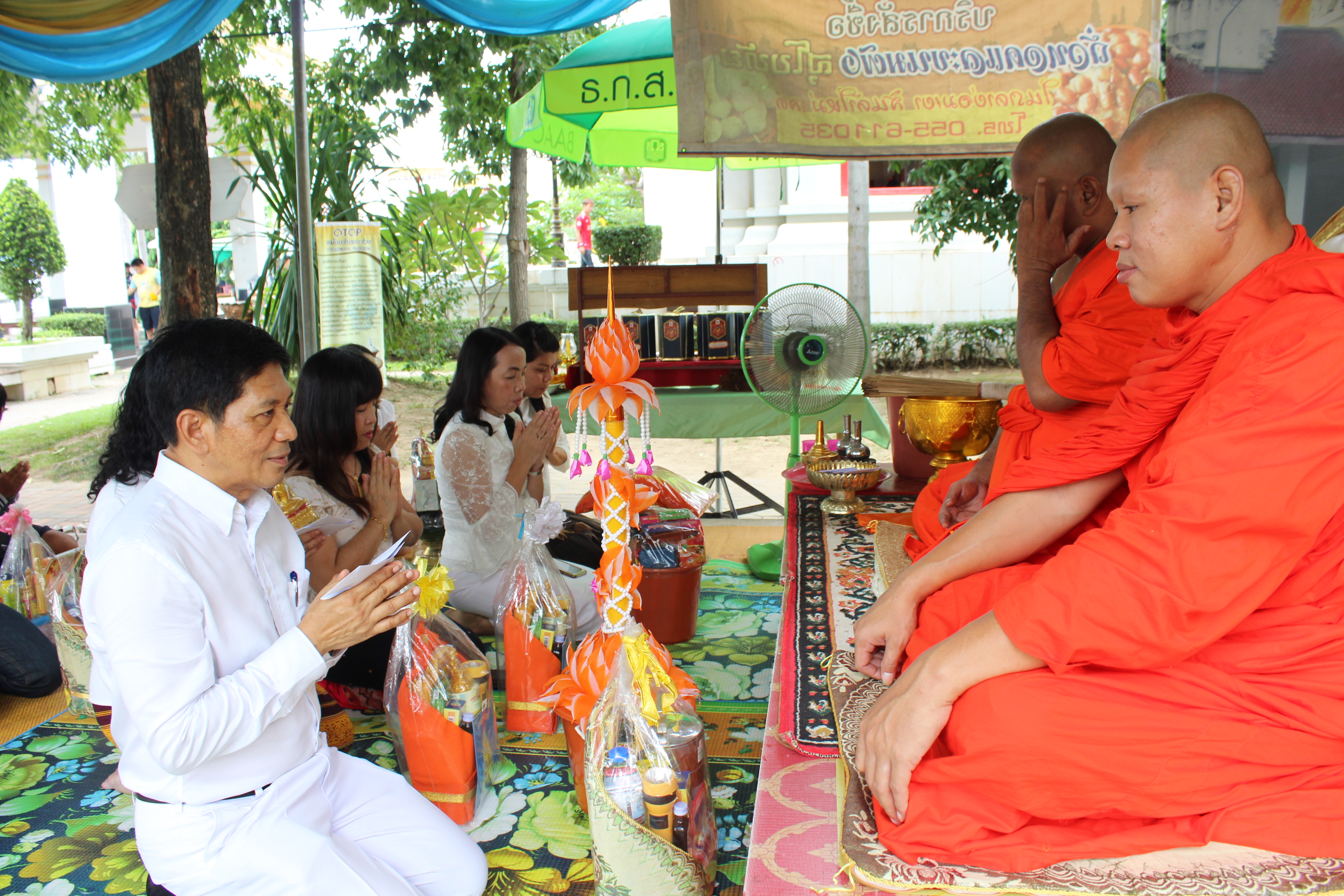 วันที่ 27 กรกฎาคม 2561 เวลา 10.30 น. นายสุวิน พึ่งเงิน พัฒนาการจังหวัดสุโขทัย นำข้าราชการ ลูกจ้าง สำนักงานพัฒนาชุมชนจังหวัดสุโขทัย ร่วมทำบุญถวายสังฆทาน และเวียนเทียนรอบศาลพระแม่ย่า ศาลากลางจังหวัดสุโขทัย