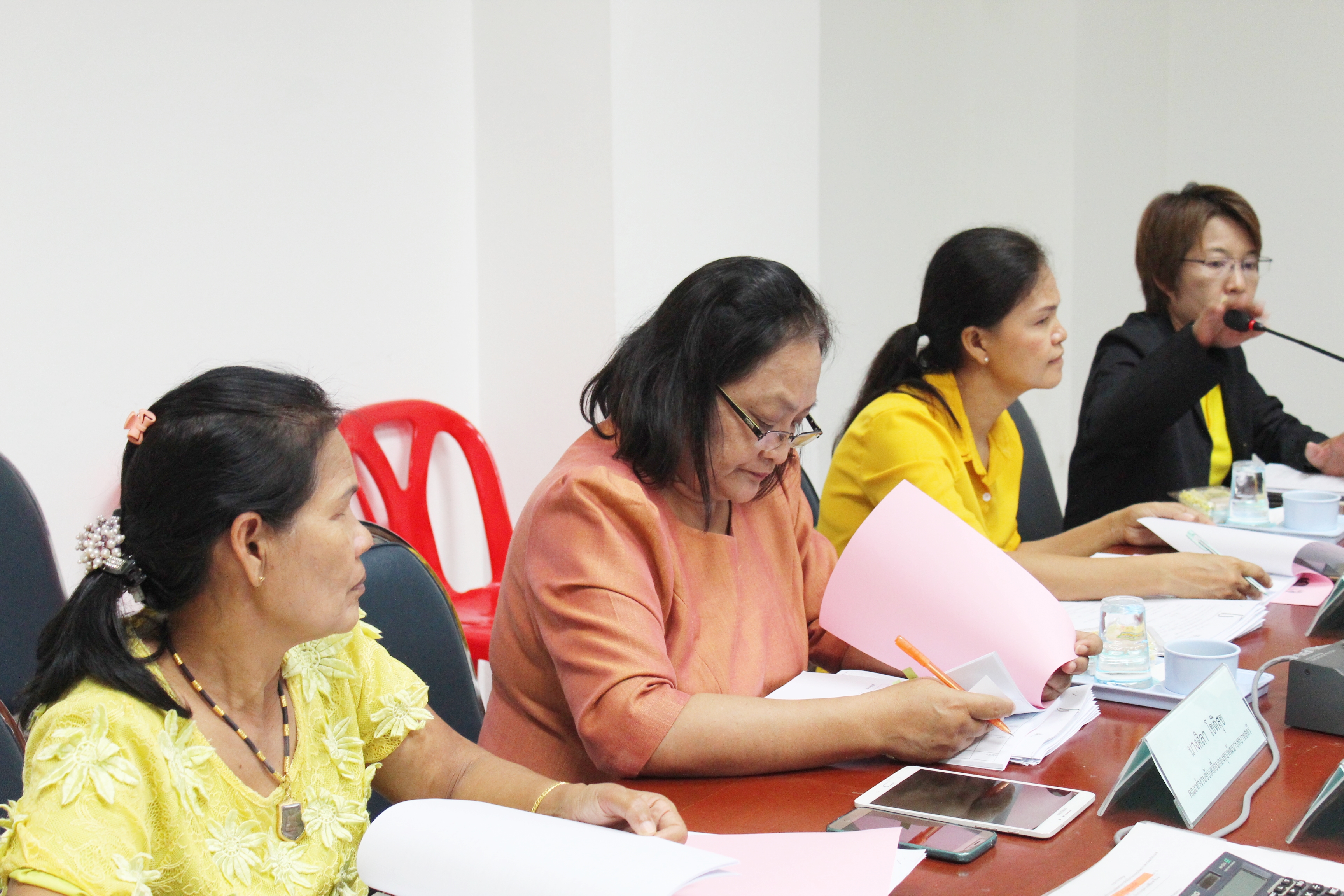 วันที่ 18 กรกฎาคม 2561 เวลา 13.00 น. นายสุวิน  พึ่งเงิน พัฒนาการจังหวัดสุโขทัย เป็นประธานการประชุมคณะทำงานขับเคลื่อนกองทุนพัฒนาบทบาทสตรีจังหวัดสุโขทัย ครั้งที่ 4/2561 เพื่อทบทวนแนวทางการขับเคลื่อนกองทุนพัฒนาบทบาทสตรีจังหวัดสุโขทัย และพิจารณาให้ความเห็นชอบกลั่นกรองโครงการประเภทเงินทุนหมุนเวียนและเงินทุนอุดหนุน ทั้ง 9 อำเภอ ของจังหวัดสุโขทัย