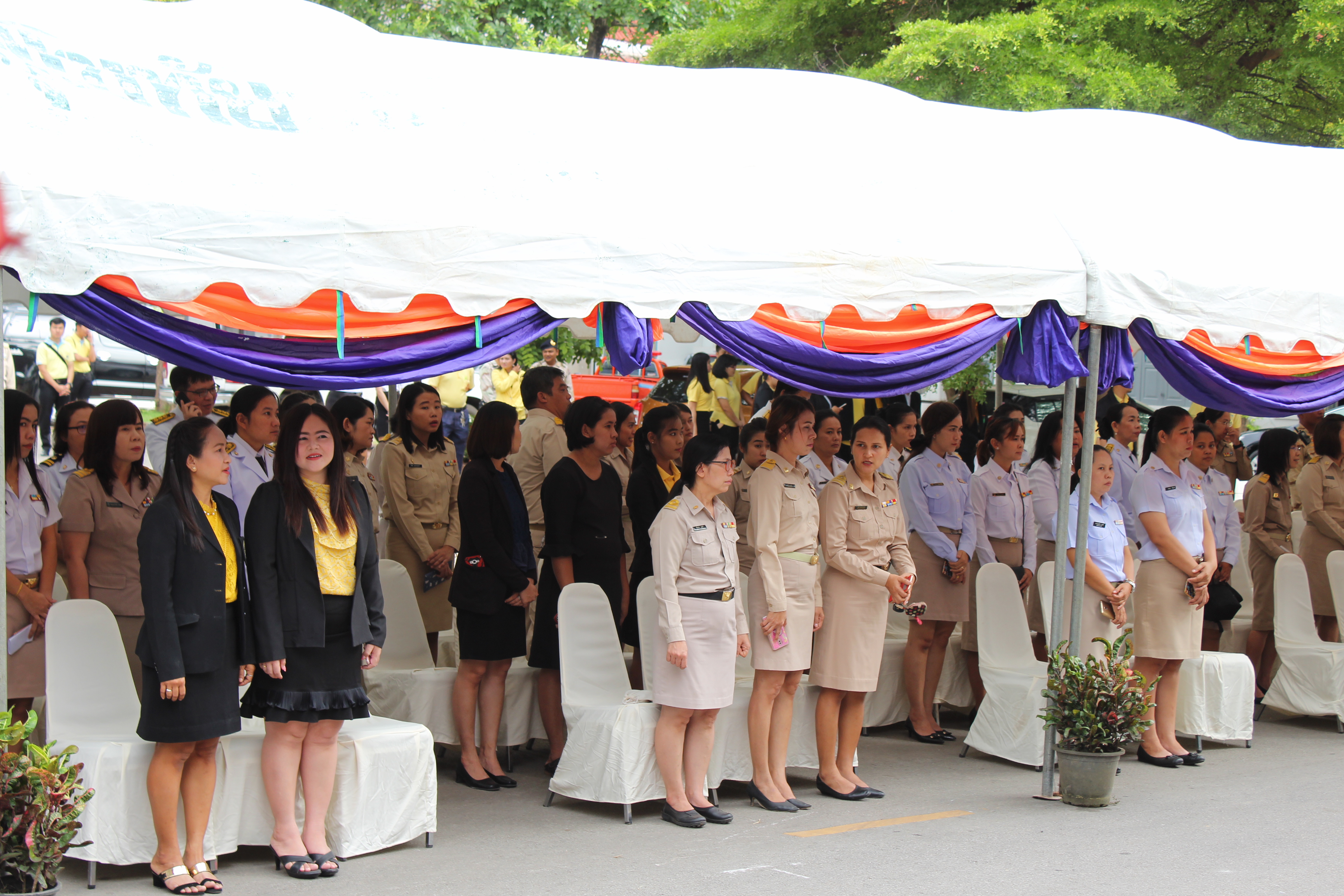 วันที่ 11 กรกฎาคม 2561 เวลา 08.00 น. นายสุวิน พึ่งเงิน พัฒนาการจังหวัดสุโขทัย นำข้าราชการสำนักงานพัฒนาชุมชนจังหวัดสุโขทัย ร่วมงานรัฐพิธีวันสมเด็จพระนารายณ์มหาราช ณ ศาลาอเนกประสงค์ ศาลากลางจังหวัดสุโขทัย โดยมีหัวหน้าส่วนราชการ ทหาร ตำรวจ พ่อค้า ประชาชน เข้าร่วมพิธีฯ เป็นจำนวนมาก