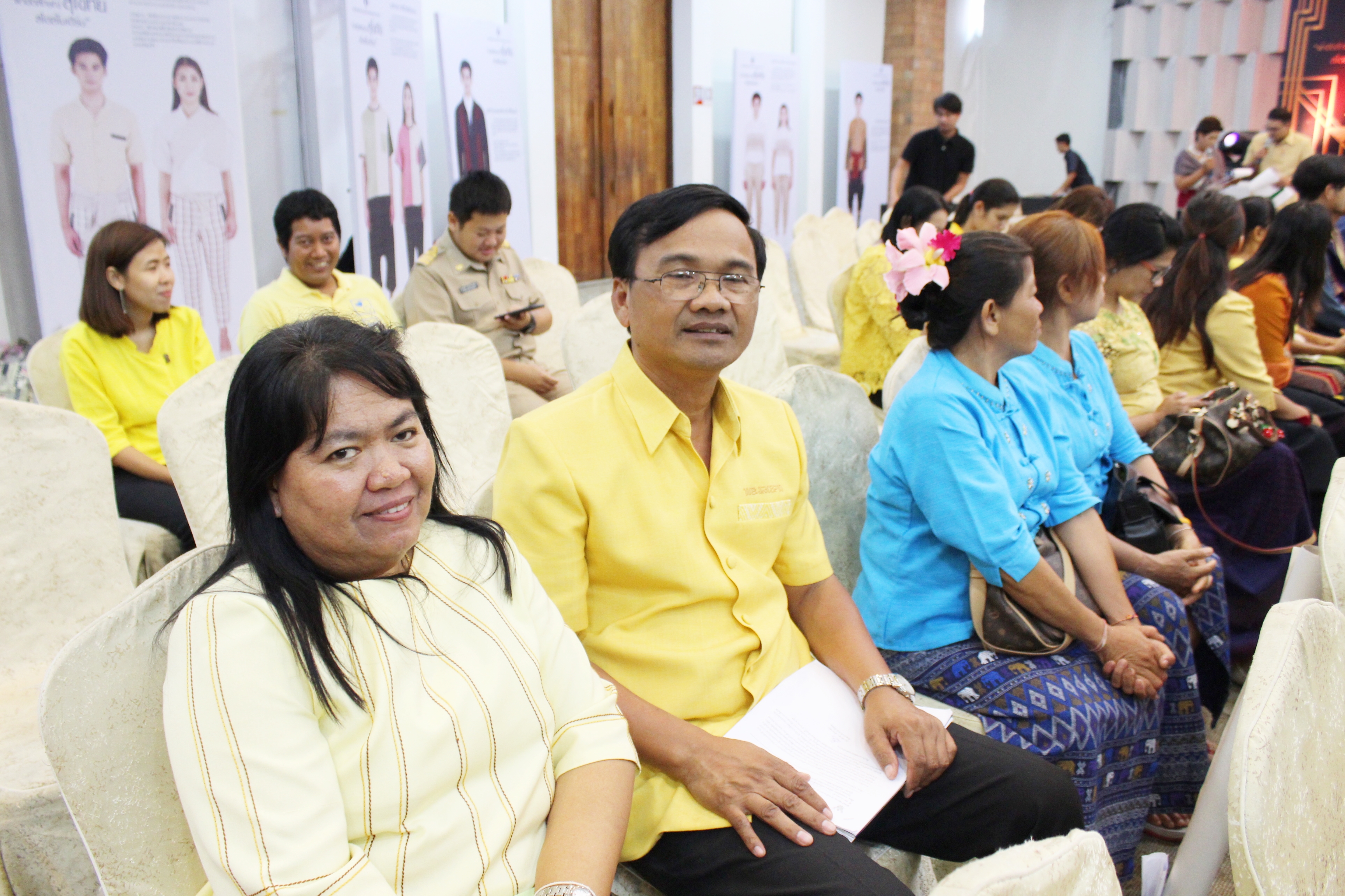 วันที่ 2 กรกฏาคม 2561 เวลา 14.00 น. นายพิพัฒน์ เอกภาพันธ์ ผู้ว่าราชการจังหวัดสุโขทัย เป็นประธานในพิธีเปิด โครงการส่งเสริมพัฒนามาตรฐานผลิตภัณฑ์ OTOP จังหวัดสุโขทัย ภายใต้ชื่องาน “ผ้าอัตลักษณ์สุโขทัย สไตล์โมเดิร์น” เพื่อเป็นการเผยแพร่ประชาสัมพันธ์ผลิตภัณฑ์ต้นแบบของสุโขทัย