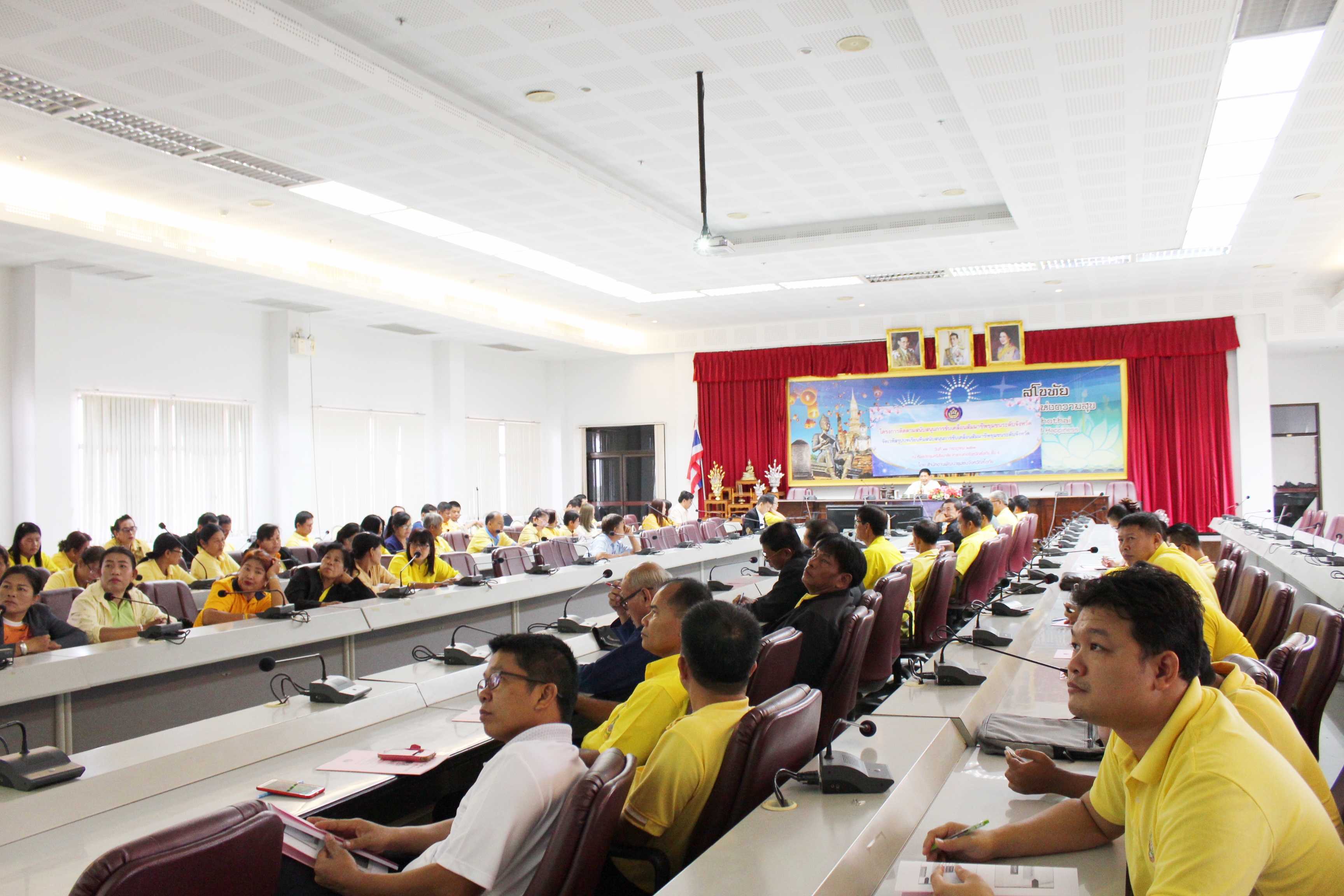 วันที่ 12 กรกฏาคม 2561 เวลา 09.30 น. นายสุวิน พึ่งเงิน พัฒนาการจังหวัดสุโขทัย เป็นประธานเปิด          โครงการติดตามสนับสนุนการขับเคลื่อนสัมมาชีพชุมชนระดับจังหวัด จัดเวทีสรุปบทเรียนทีมสนับสนุนการขับเคลื่อน          สัมมาชีพชุมชนระดับจังหวัด เพื่อติดตามและสรุปผลการดำเนินงานของโครงการสัมมาชีพชุมชนจังหวัดสุโขทัย