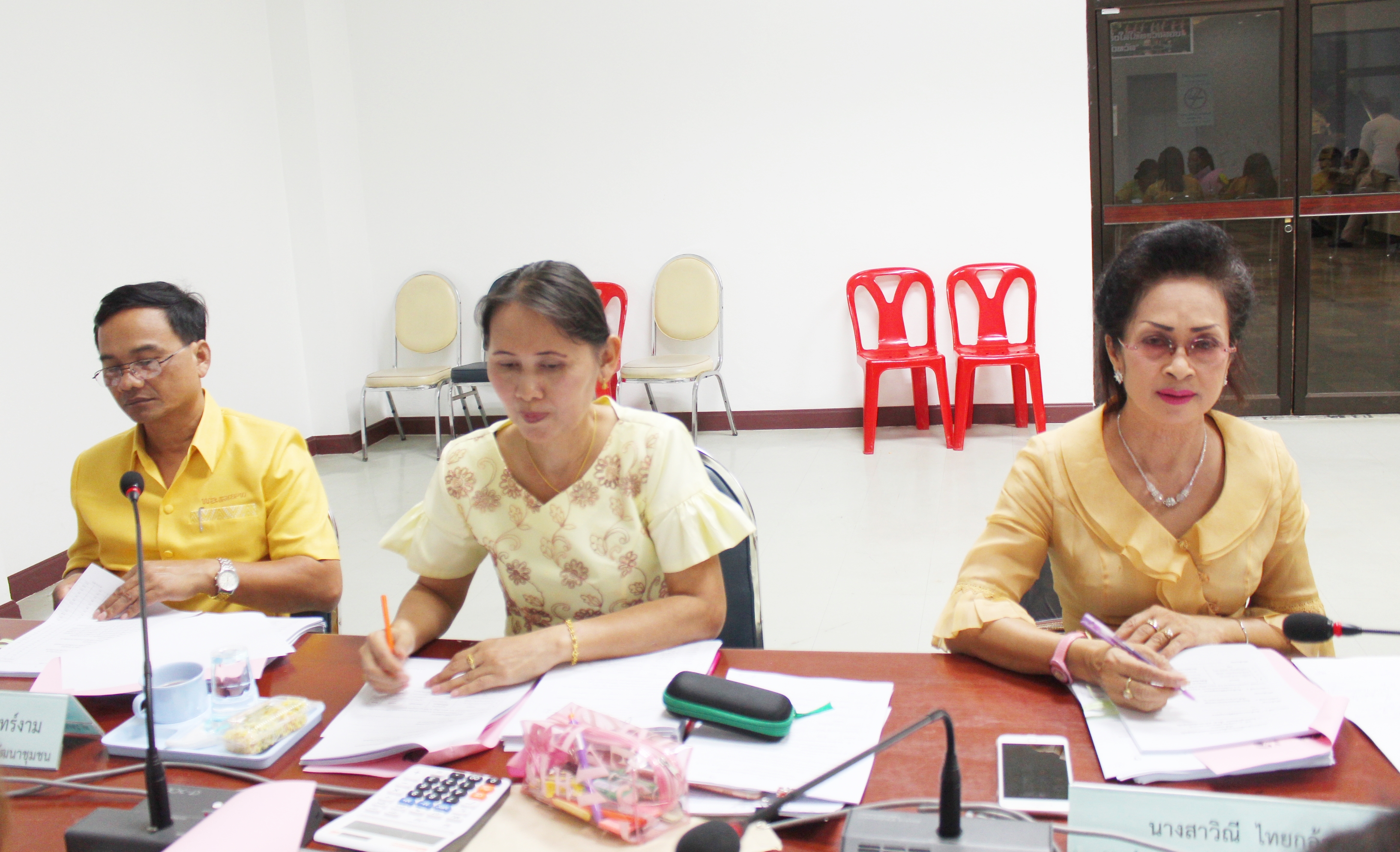 วันที่ 18 กรกฎาคม 2561 เวลา 13.00 น. นายสุวิน  พึ่งเงิน พัฒนาการจังหวัดสุโขทัย เป็นประธานการประชุมคณะทำงานขับเคลื่อนกองทุนพัฒนาบทบาทสตรีจังหวัดสุโขทัย ครั้งที่ 4/2561 เพื่อทบทวนแนวทางการขับเคลื่อนกองทุนพัฒนาบทบาทสตรีจังหวัดสุโขทัย และพิจารณาให้ความเห็นชอบกลั่นกรองโครงการประเภทเงินทุนหมุนเวียนและเงินทุนอุดหนุน ทั้ง 9 อำเภอ ของจังหวัดสุโขทัย