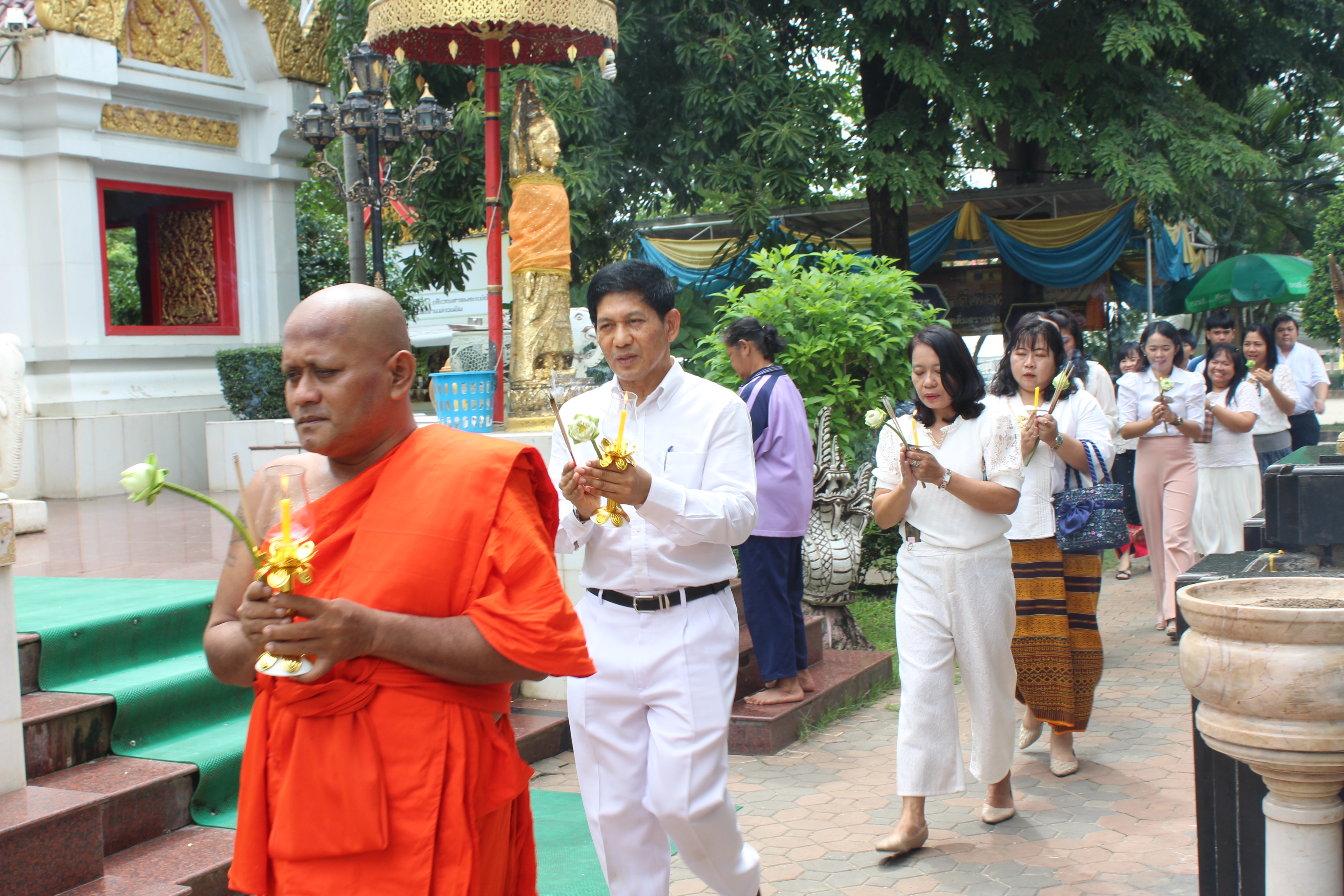 วันที่ 27 กรกฎาคม 2561 เวลา 10.30 น. นายสุวิน พึ่งเงิน พัฒนาการจังหวัดสุโขทัย นำข้าราชการ ลูกจ้าง สำนักงานพัฒนาชุมชนจังหวัดสุโขทัย ร่วมทำบุญถวายสังฆทาน และเวียนเทียนรอบศาลพระแม่ย่า ศาลากลางจังหวัดสุโขทัย