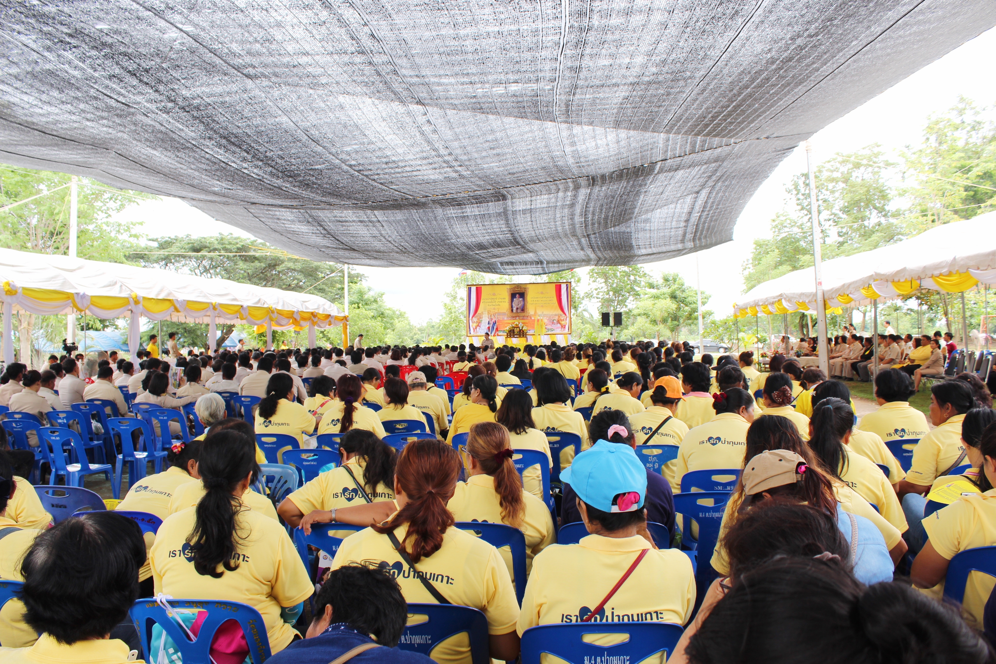 วันที่ 19 กรกฎาคม 2561 เวลา 09.00 นายสุวิน พึ่งเงิน พัฒนาการจังหวัดสุโขทัย เข้าร่วมโครงการหน่วยบำบัดทุกข์ บำรุงสุข สร้างรอยยิ้มให้ประชาชน จังหวัดสุโขทัย ณ สวนหลวงพระร่วงเฉลิมพระเกียรติ (ทุ่งแม่ระวิง) หมู่ที่ 9 ตำบลป่ากุมเกาะ อำเภอสวรรคโลก จังหวัดสุโขทัย โดยมีหัวหน้าส่วนราชการ กำนัน ผู้ใหญ่บ้าน และประชาชนในพื้นที่เข้าร่วมกิจกรรมในครั้งนี้