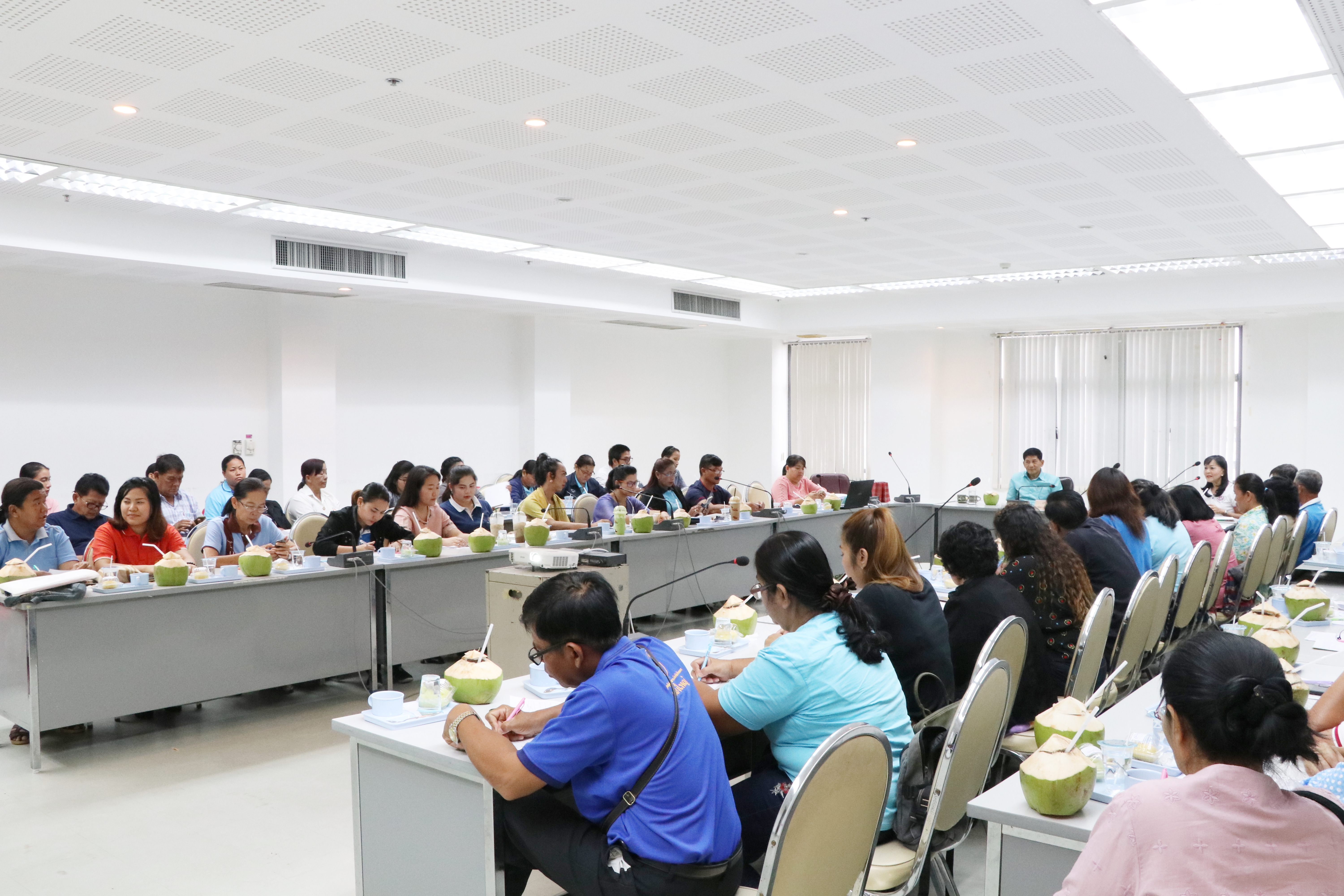 วันที่ 28 สิงหาคม 2561 เวลา 09.30 น. นายสุวิน พึ่งเงิน พัฒนาการจังหวัดสุโขทัย เป็นประธานการประชุม โครงการประชุมเชิงปฏิบัติการขับเคลื่อนการพัฒนาเศรษฐกิจฐานรากและประชารัฐ ระดับจังหวัด ครั้งที่ 2/2561 (ไตรมาส 4) เพื่อติดตามความก้าวหน้าการพัฒนากลุ่มอาชีพ ตามแนวทางบริษัทประชารัฐรักสามัคคีสุโขทัย (วิสาหกิจเพื่อสังคม) จำกัด โดยแบ่งออกเป็น 3 ด้านหลัก ได้แก่ ด้านเกษตร ด้านการท่องเที่ยว และด้านการแปรรูปผลิตภัณฑ์