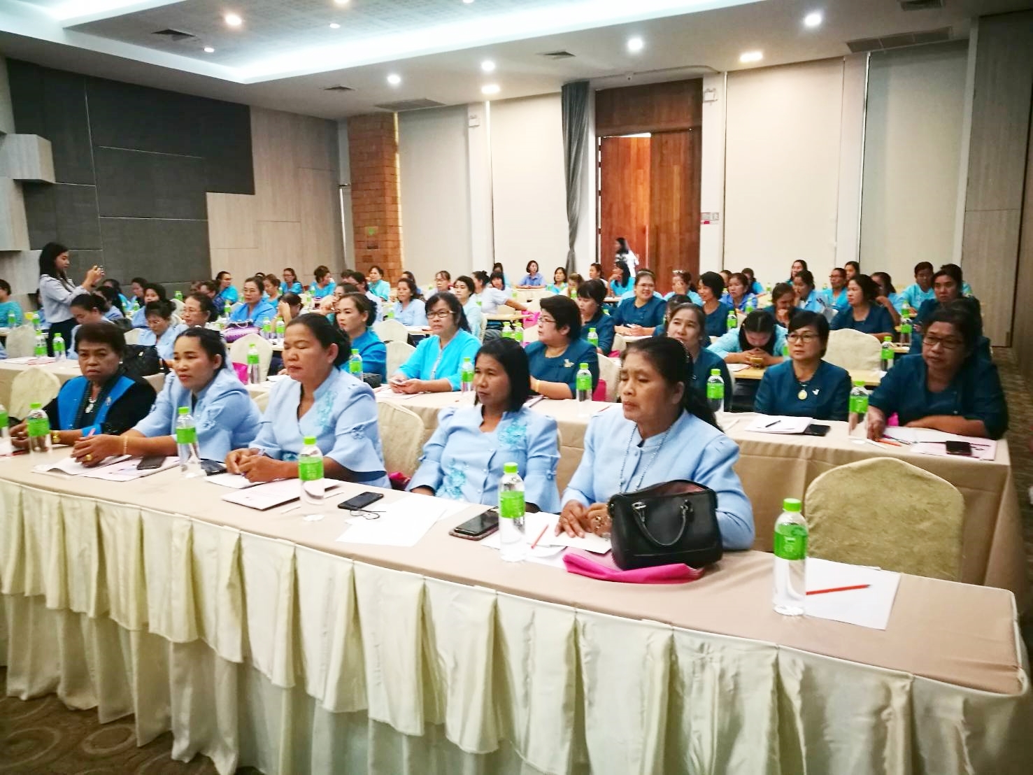 วันที่ 23 สิงหาคม 2561 เวลา 09.00 น. นายสุวิน พึ่งเงิน พัฒนาการจังหวัดสุโขทัย เป็นประธานเปิดโครงการประชุมเชิงปฏิบัติการสร้างภาวะผู้นำสตรีด้านการพัฒนาบุคลิกภาพชีวิตที่ดีในสังคม เพื่อสร้างความรู้ความเข้าใจในการดำเนินงานกองทุนพัฒนาบทบาทสตรีให้กับคณะทำงาน