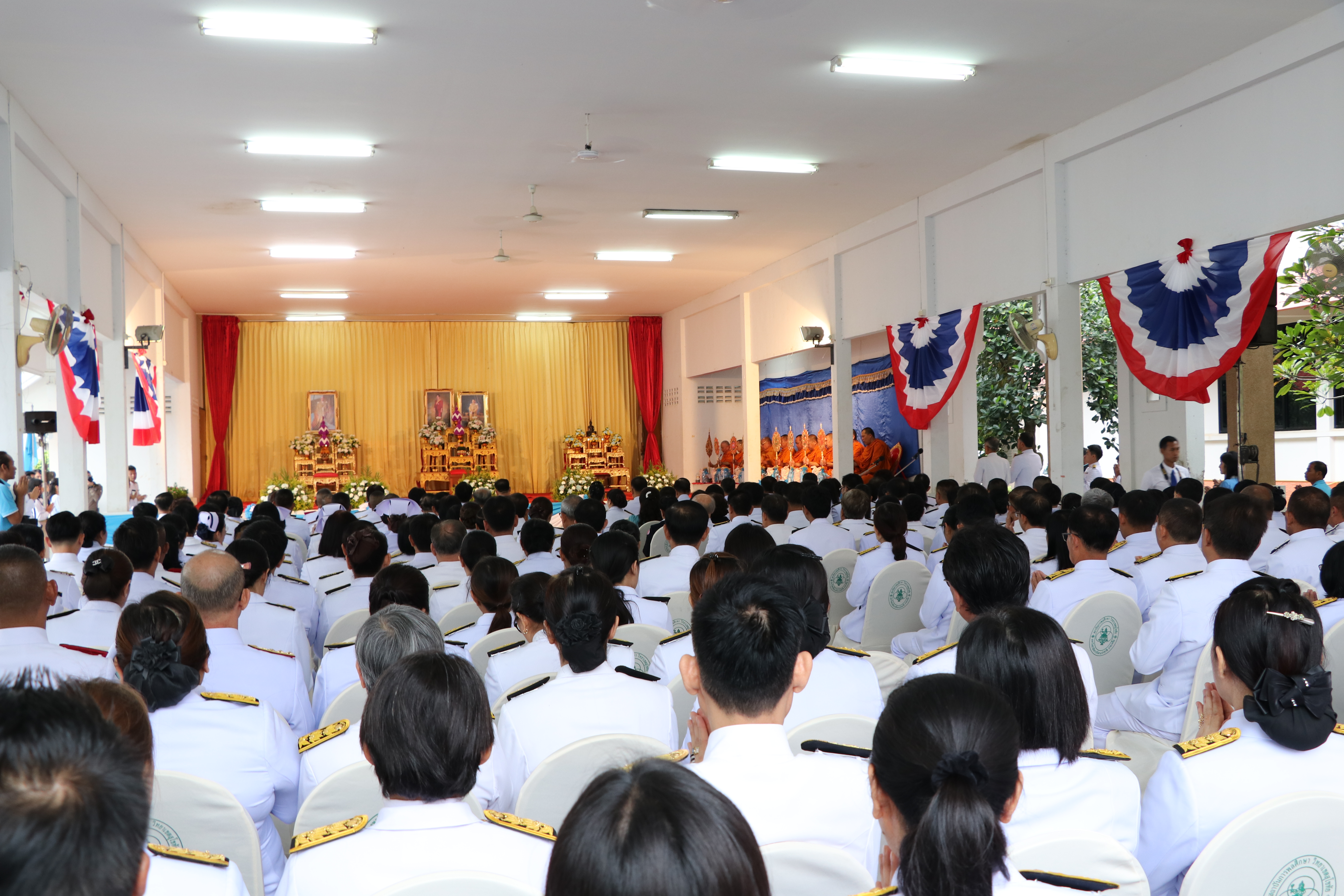 วันที่ 12 สิงหาคม 2561 เวลา 07.00 น. นายสุวิน พึ่งเงิน พัฒนาการจังหวัดสุโขทัย นำข้าราชการสำนักงานพัฒนาชุมชนจังหวัดสุโขทัย ร่วมพิธีทำบุญตักบาตรถวายพระราชกุศลและถวายพระพรชัยมงคล สมเด็จพระนางเจ้าสิริกิติ์ พระบรมราชินีนาถ ในรัชกาลที่ 9 เนื่องในโอกาสวันเฉลิมพระชนมพรรษา 86 พรรษา 12 สิงหาคม 2561 ณ ศาลาอเนกประสงค์ ศาลากลางจังหวัดสุโขทัย