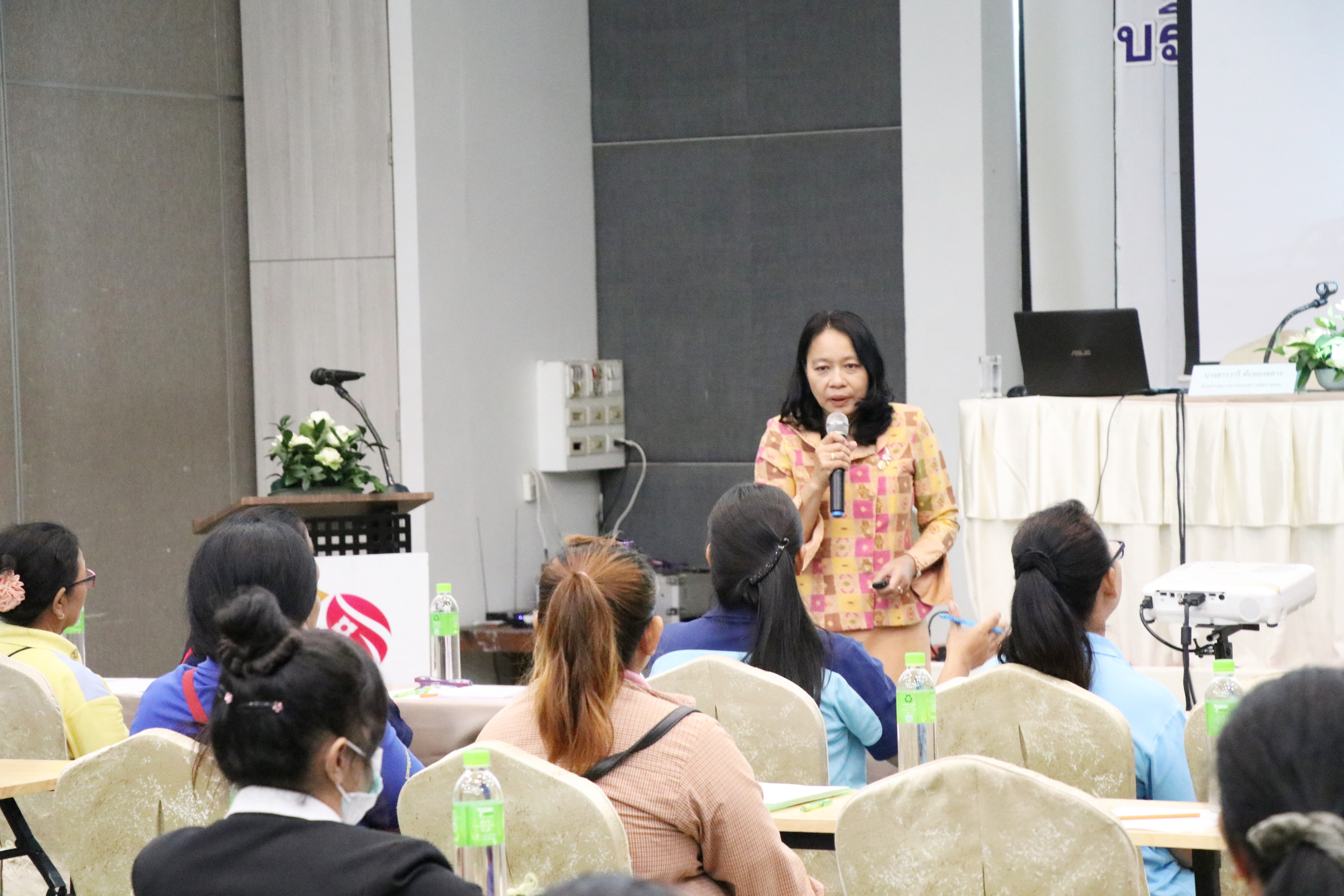 วันที่ 13 กันยายน 2561 เวลา 09.30 น. นายสุวิน พึ่งเงิน พัฒนาการจังหวัดสุโขทัย เป็นประธานการประชุมเชิงปฏิบัติการบริหารจัดการหนี้ค้างชำระกองทุนพัฒนาบทบาทสตรี เพื่อให้สมาชิกกองทุนฯมีความรู้ความเข้าใจในการบริหารจัดการหนี้ค้างชำระอย่างมีประสิทธิภาพ