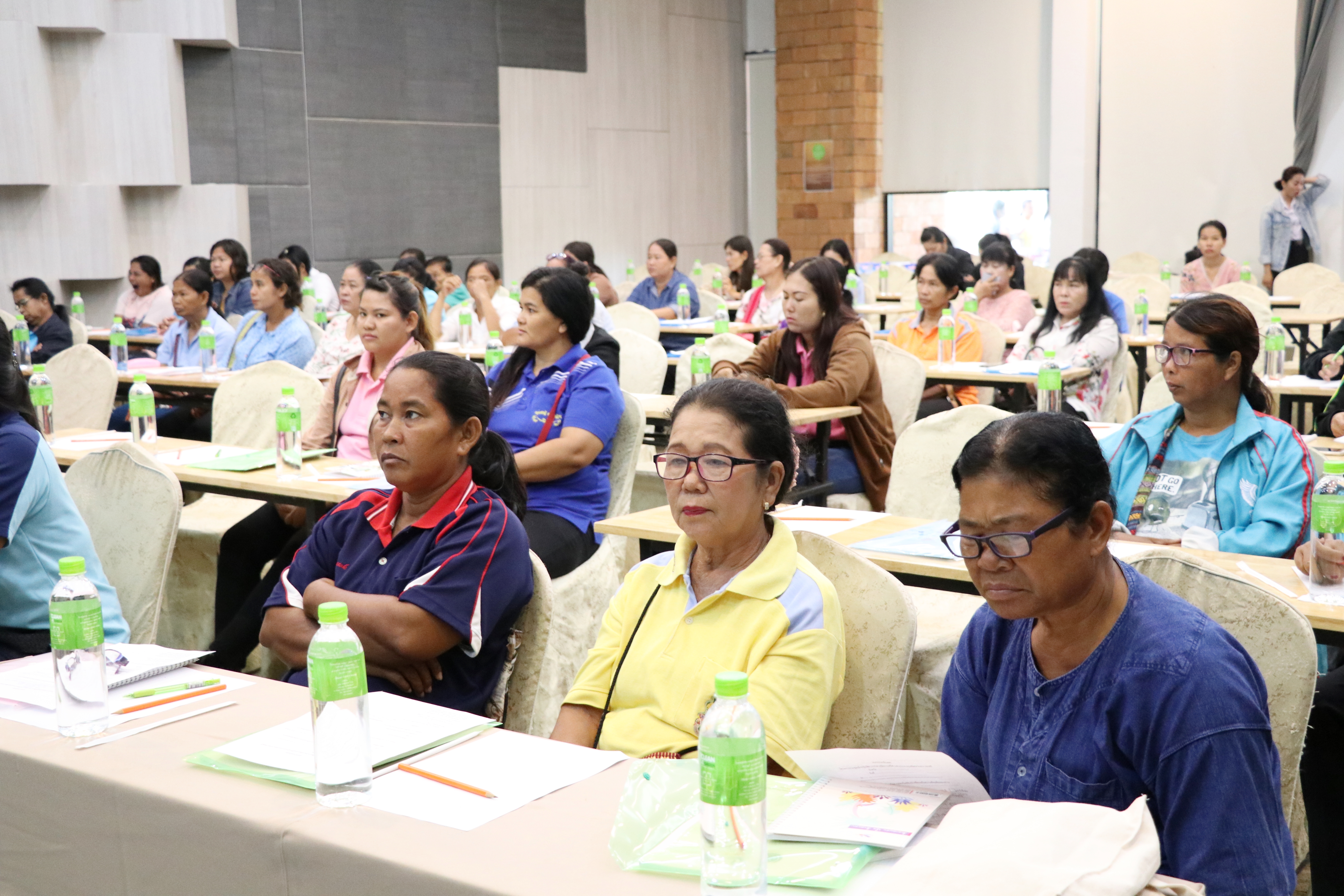 วันที่ 13 กันยายน 2561 เวลา 09.30 น. นายสุวิน พึ่งเงิน พัฒนาการจังหวัดสุโขทัย เป็นประธานการประชุมเชิงปฏิบัติการบริหารจัดการหนี้ค้างชำระกองทุนพัฒนาบทบาทสตรี เพื่อให้สมาชิกกองทุนฯมีความรู้ความเข้าใจในการบริหารจัดการหนี้ค้างชำระอย่างมีประสิทธิภาพ