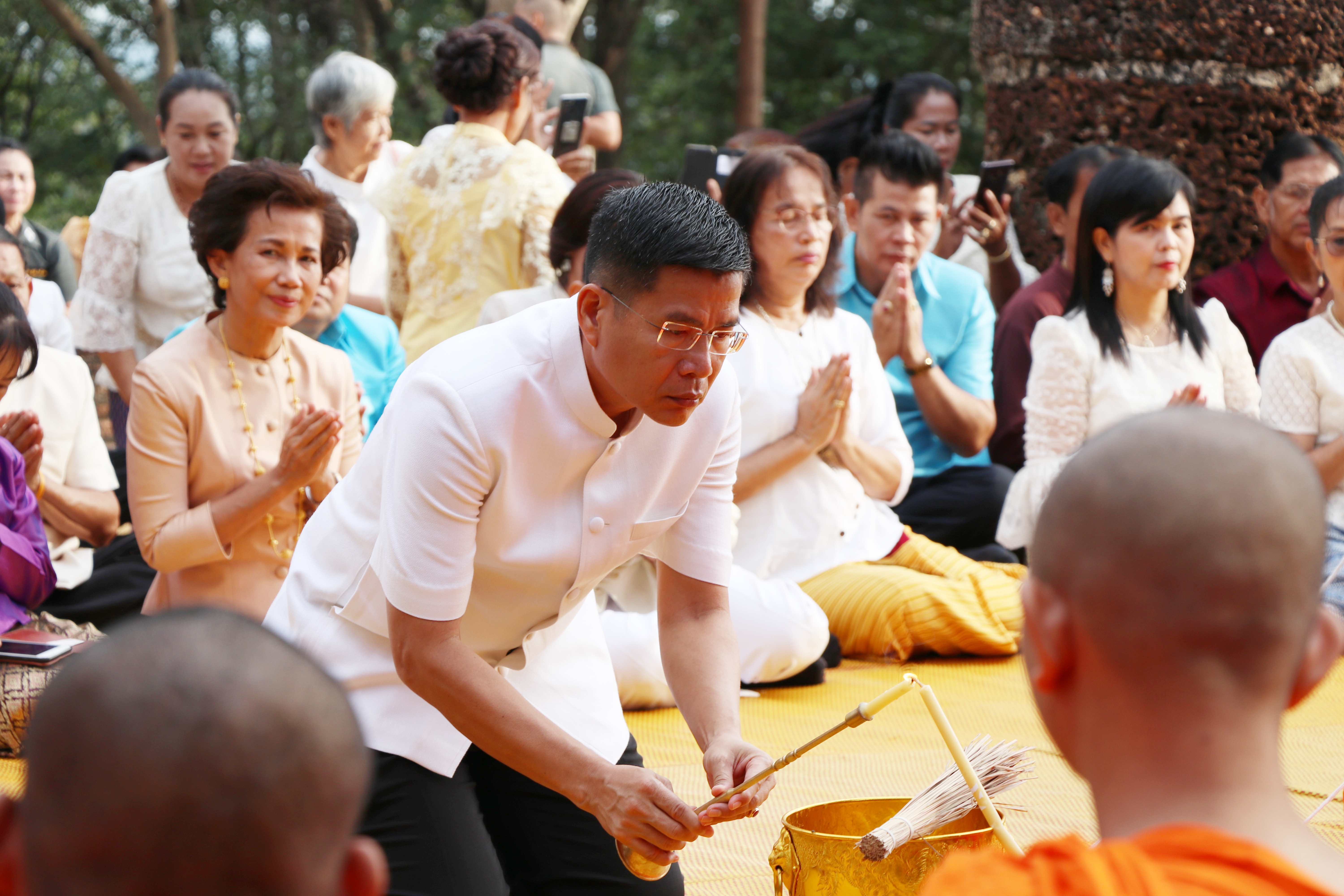 สำนักงานพัฒนาชุมชนจังหวัดสุโขทัย ร่วมประเพณีออกพรรษาตักบาตร เทโวโรหณะ นบพระอัฏฐารส ยอยศพ่อขุนรามคำแหงมหาราช