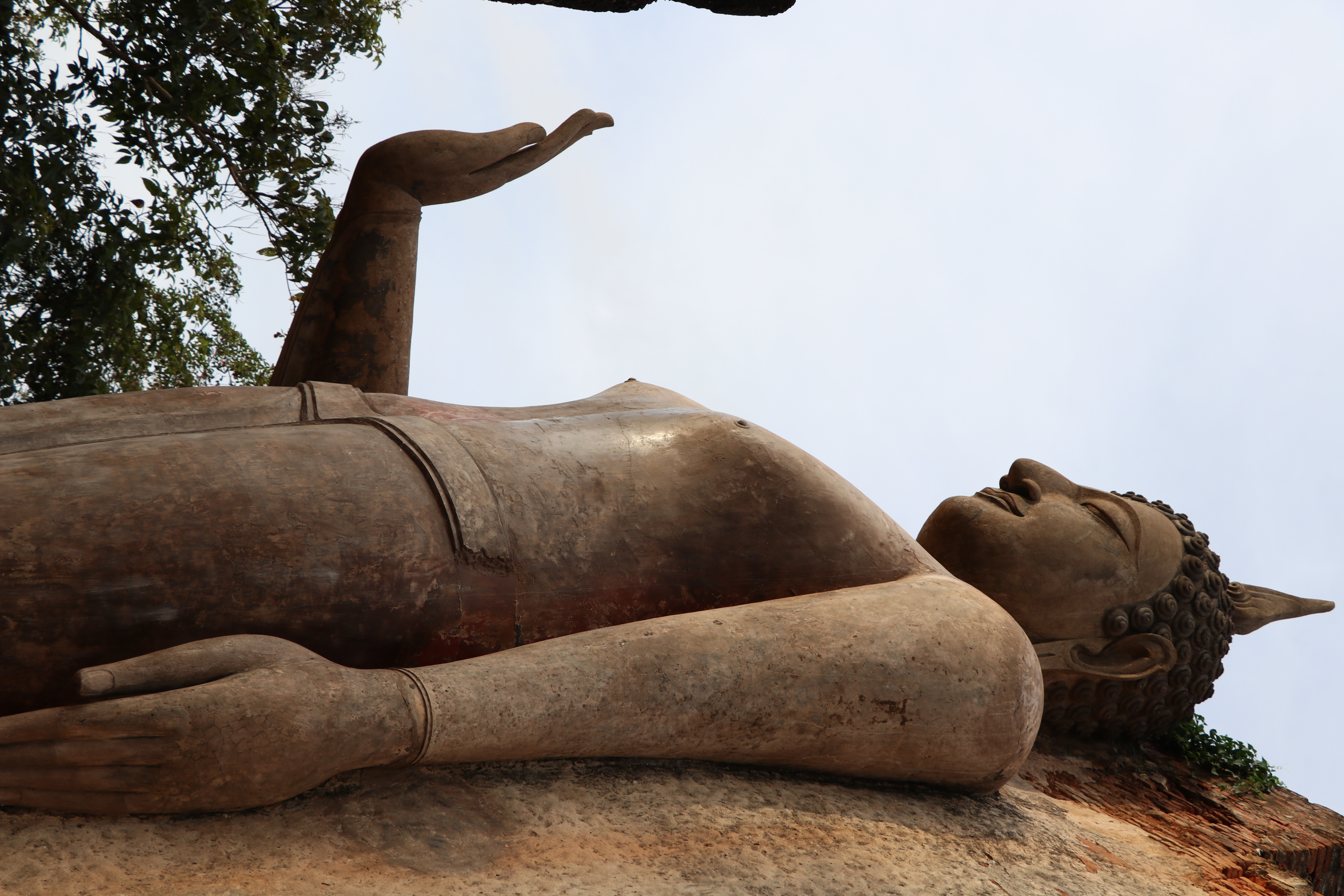 สำนักงานพัฒนาชุมชนจังหวัดสุโขทัย ร่วมประเพณีออกพรรษาตักบาตร เทโวโรหณะ นบพระอัฏฐารส ยอยศพ่อขุนรามคำแหงมหาราช