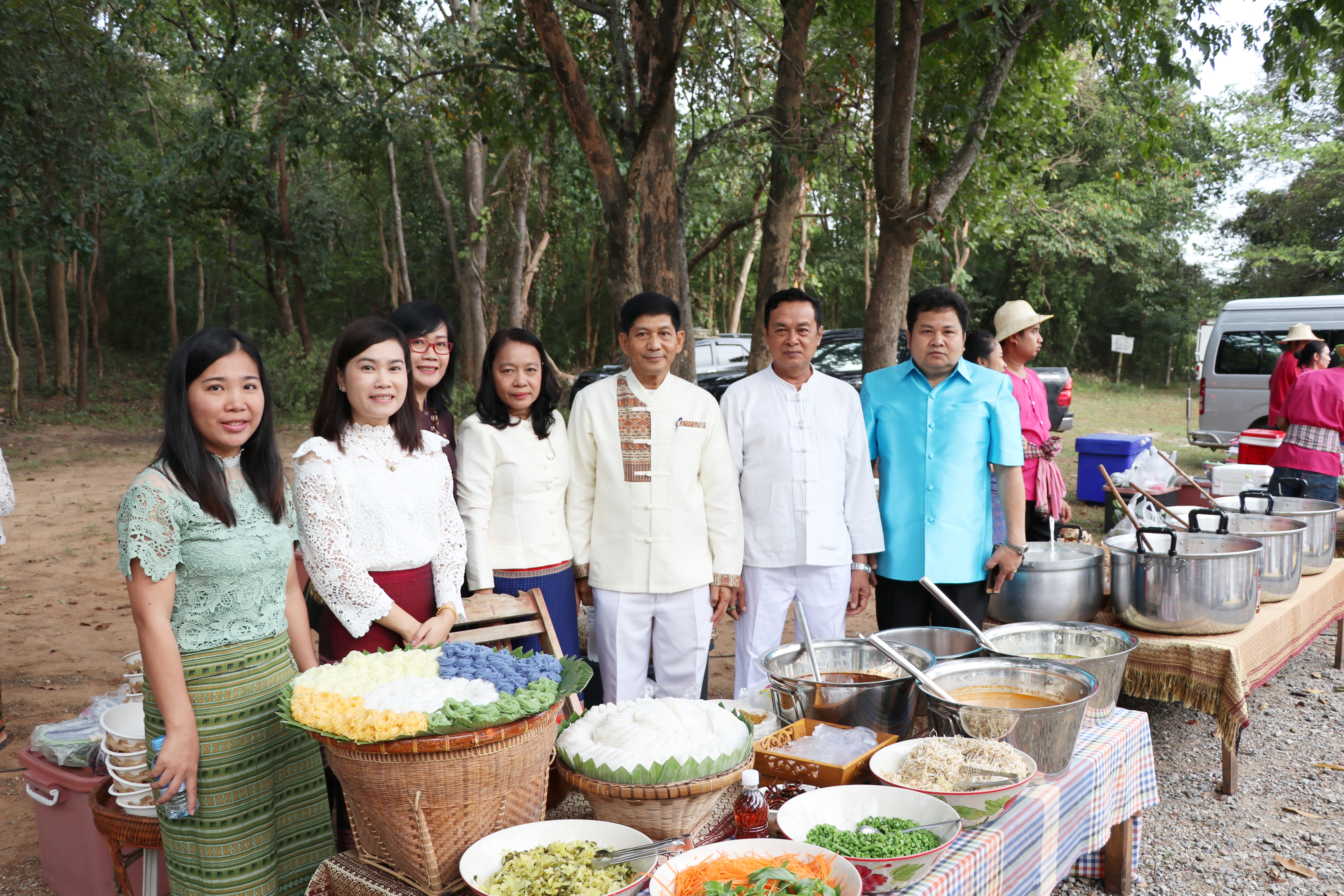 สำนักงานพัฒนาชุมชนจังหวัดสุโขทัย ร่วมประเพณีออกพรรษาตักบาตร เทโวโรหณะ นบพระอัฏฐารส ยอยศพ่อขุนรามคำแหงมหาราช