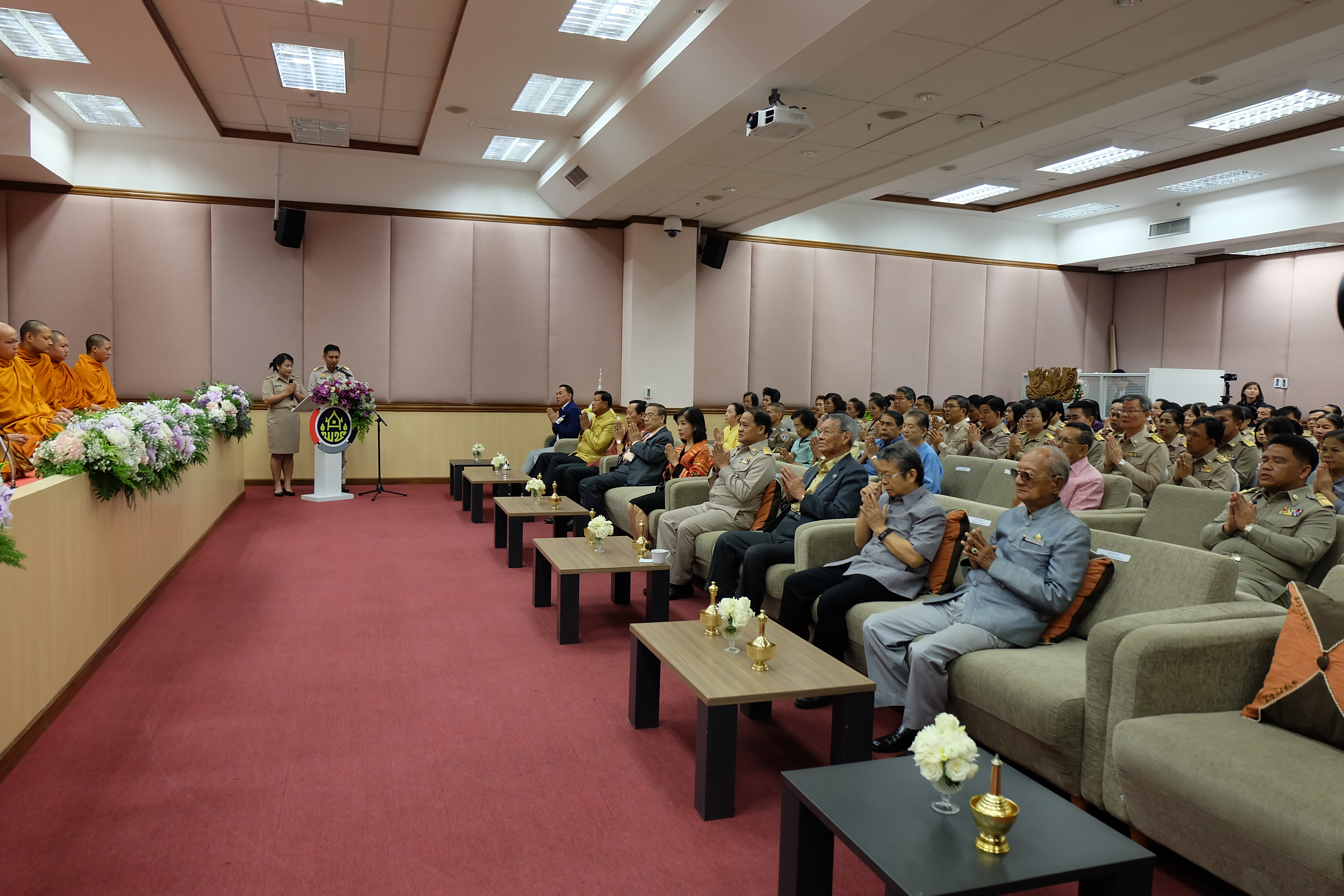 ทีมพัฒนาชุมชนสุโขทัยแสดงความยินดีกับท่านอธิบดีกรมการพัฒนาชุมชนคนใหม่ และร่วมงานวันก่อตั้งกรมการพัฒนาชุมชน 56 ปี กรมการพัฒนาชุมชน มุ่งมั่น “สร้างชุมชนเข้มแข็ง” ด้วยหลักปรัชญาของเศรษฐกิจพอเพียง