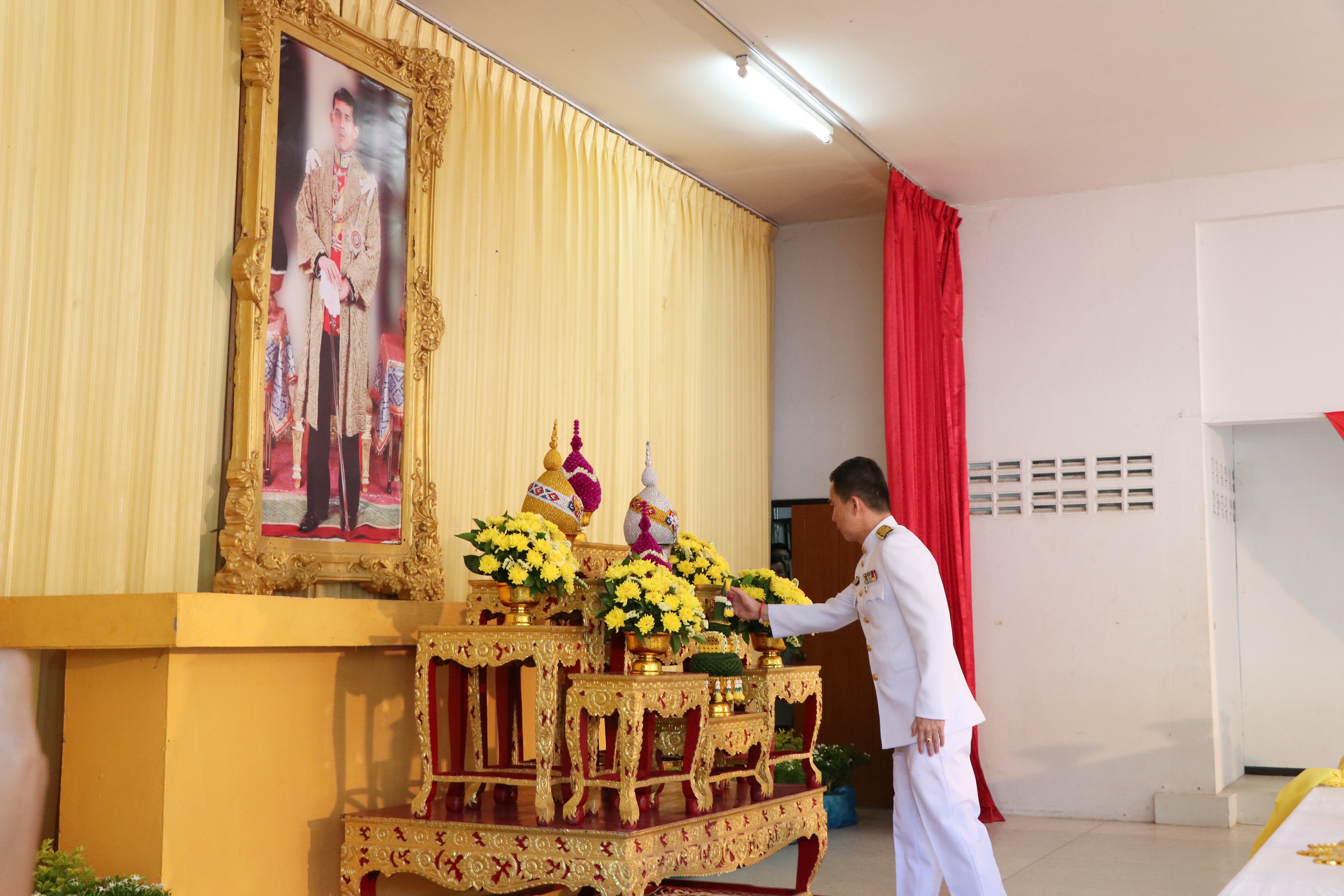 นายสุวิน พึ่งเงิน  พัฒนาการจังหวัดสุโขทัย นำข้าราชการสำนักงานพัฒนาชุมชนจังหวัดร่วมพิธีมอบเสื้อยืดพระราชทานในกิจกรรมจักรยานเฉลิมพระเกียรติ “Bike อุ่นไอรัก”