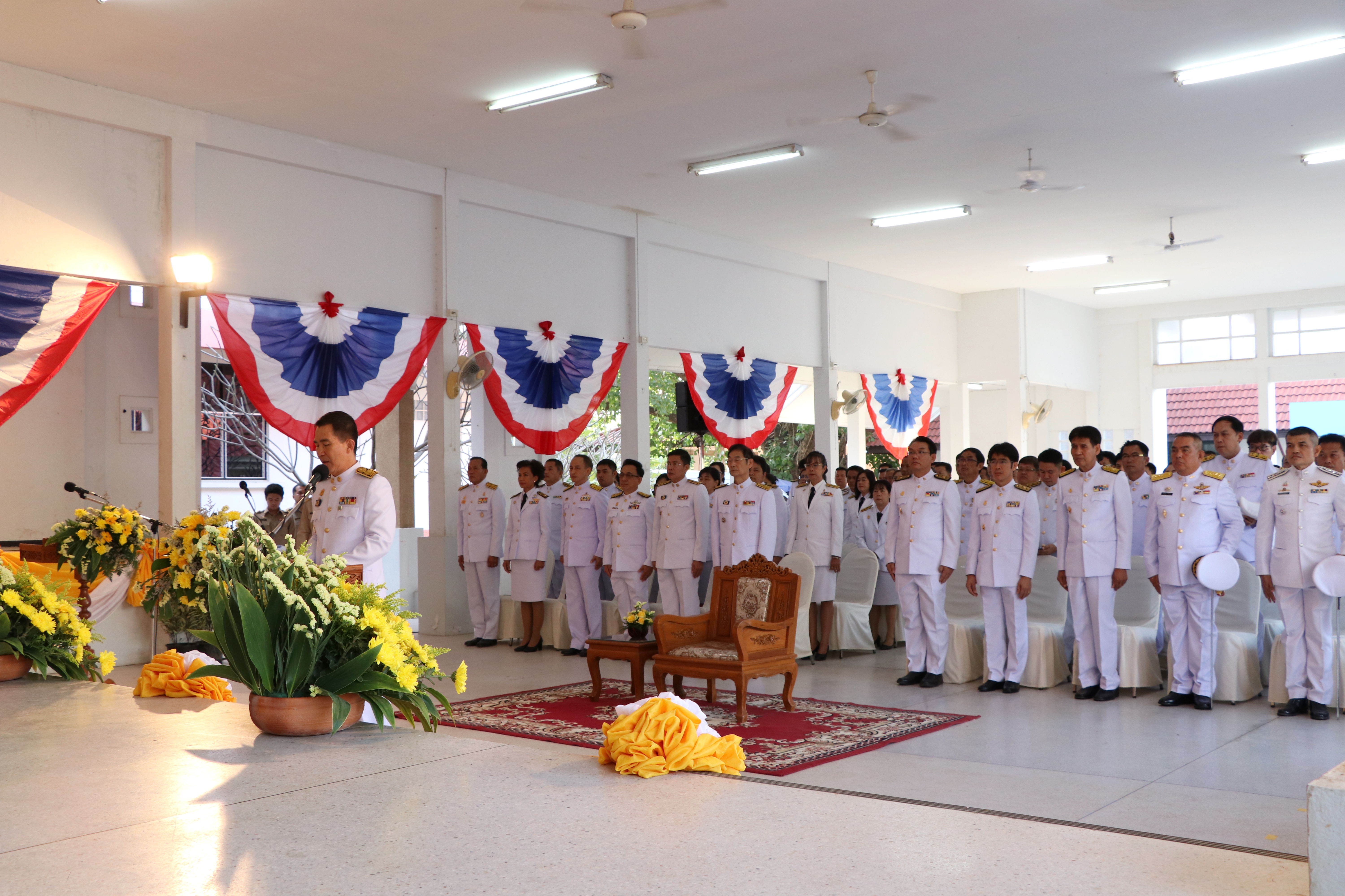 นายสุวิน พึ่งเงิน  พัฒนาการจังหวัดสุโขทัย นำข้าราชการสำนักงานพัฒนาชุมชนจังหวัดร่วมพิธีมอบเสื้อยืดพระราชทานในกิจกรรมจักรยานเฉลิมพระเกียรติ “Bike อุ่นไอรัก”
