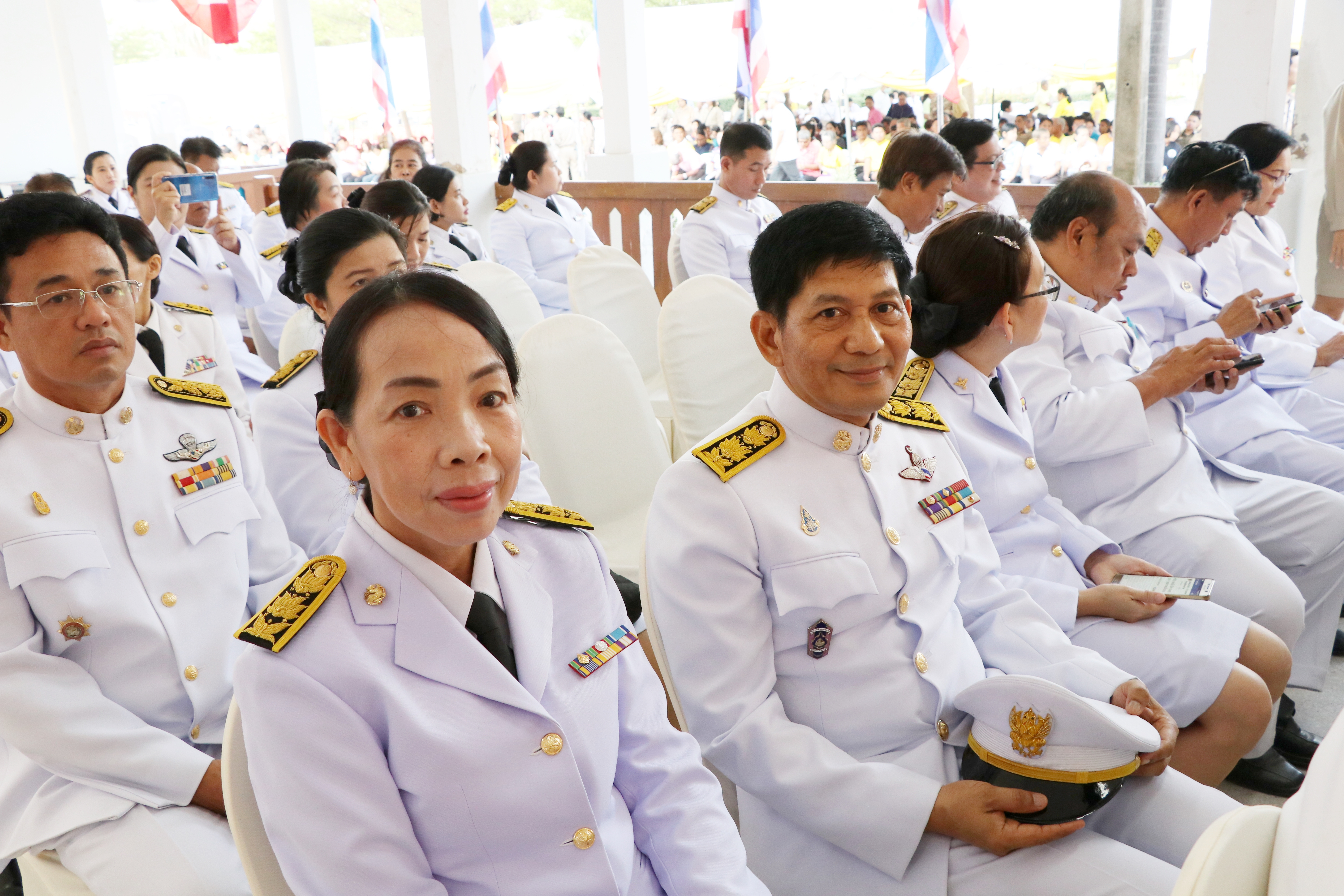 นายสุวิน พึ่งเงิน  พัฒนาการจังหวัดสุโขทัย นำข้าราชการสำนักงานพัฒนาชุมชนจังหวัดร่วมพิธีมอบเสื้อยืดพระราชทานในกิจกรรมจักรยานเฉลิมพระเกียรติ “Bike อุ่นไอรัก”