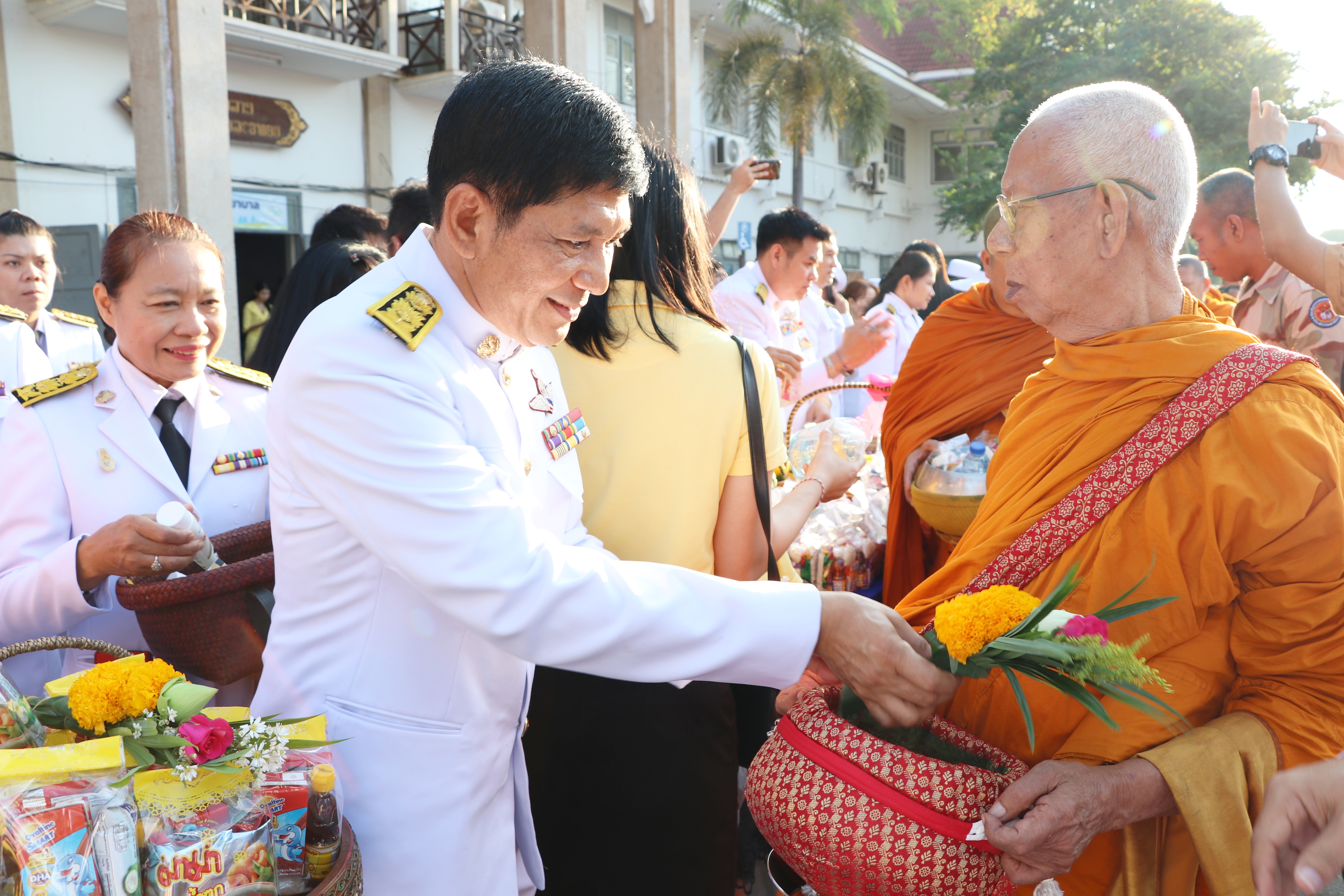 พัฒนาการจังหวัดสุโขทัย นำข้าราชการสำนักงาน เข้าร่วมกิจกรรมเนื่องในโอกาสวันคล้ายวันเฉลิมพระชนมพรรษาพระบาทสมเด็จพระปรมินทรมหาภูมิพลอดุลยเดช บรมนาถบพิตร วันชาติ และวันพ่อแห่งชาติ พ.ศ. 2561