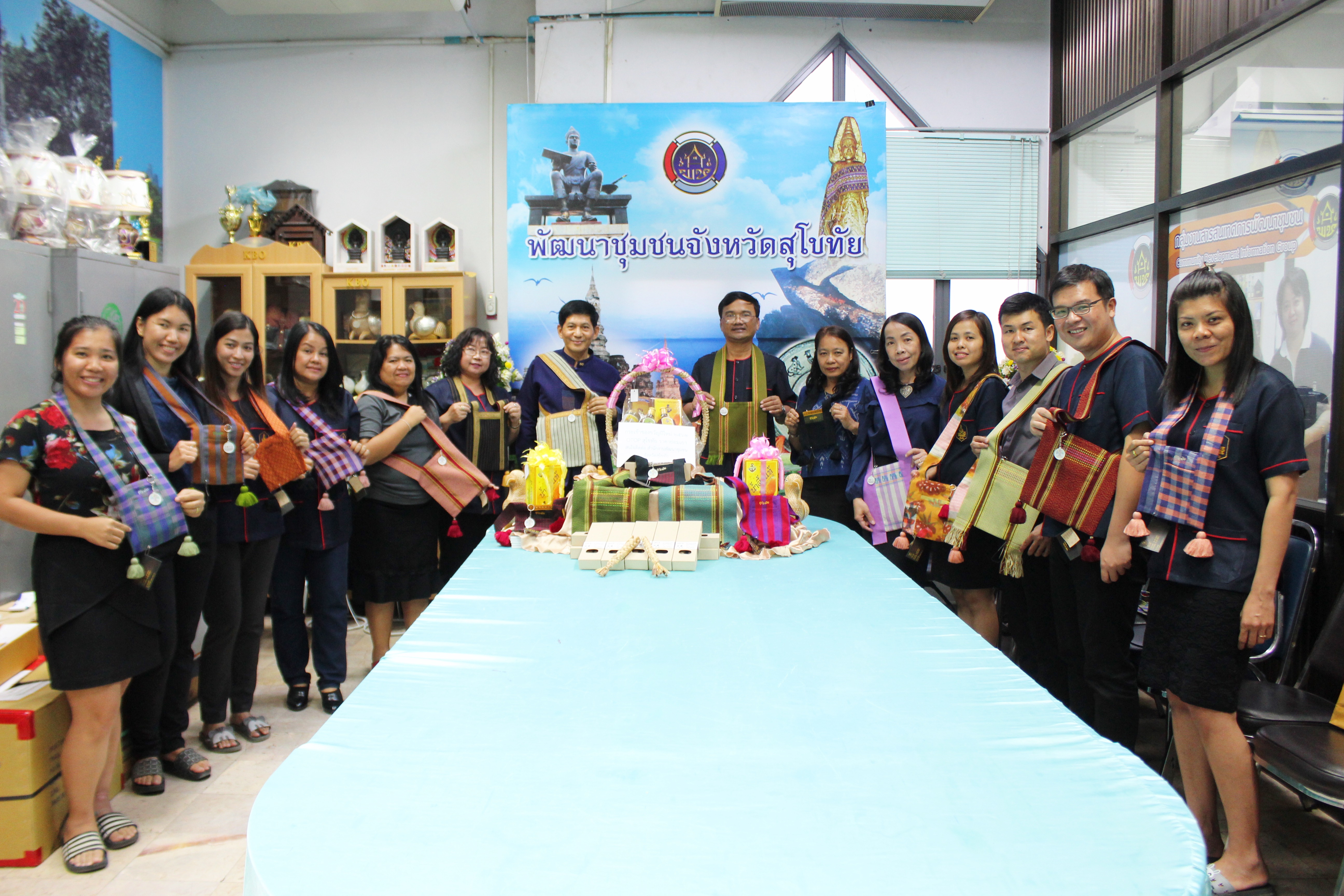 **** พช. สุโขทัย ประชาสัมพันธ์กระเช้าของขวัญปีใหม่ 2562 สร้างอาชีพ สร้างรายได้ตามนโยบายไทยนิยมยั่งยืน****