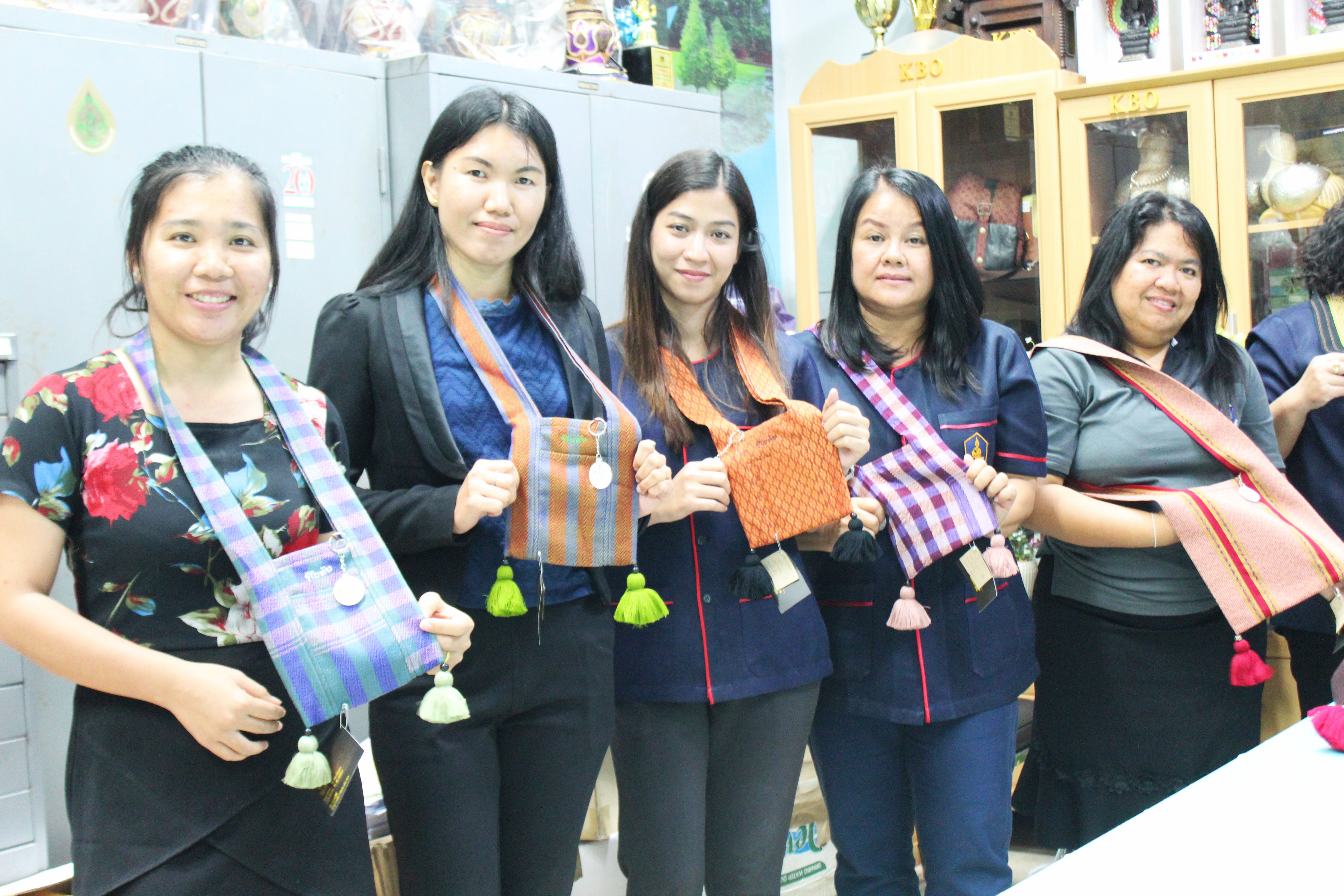 **** พช. สุโขทัย ประชาสัมพันธ์กระเช้าของขวัญปีใหม่ 2562 สร้างอาชีพ สร้างรายได้ตามนโยบายไทยนิยมยั่งยืน****