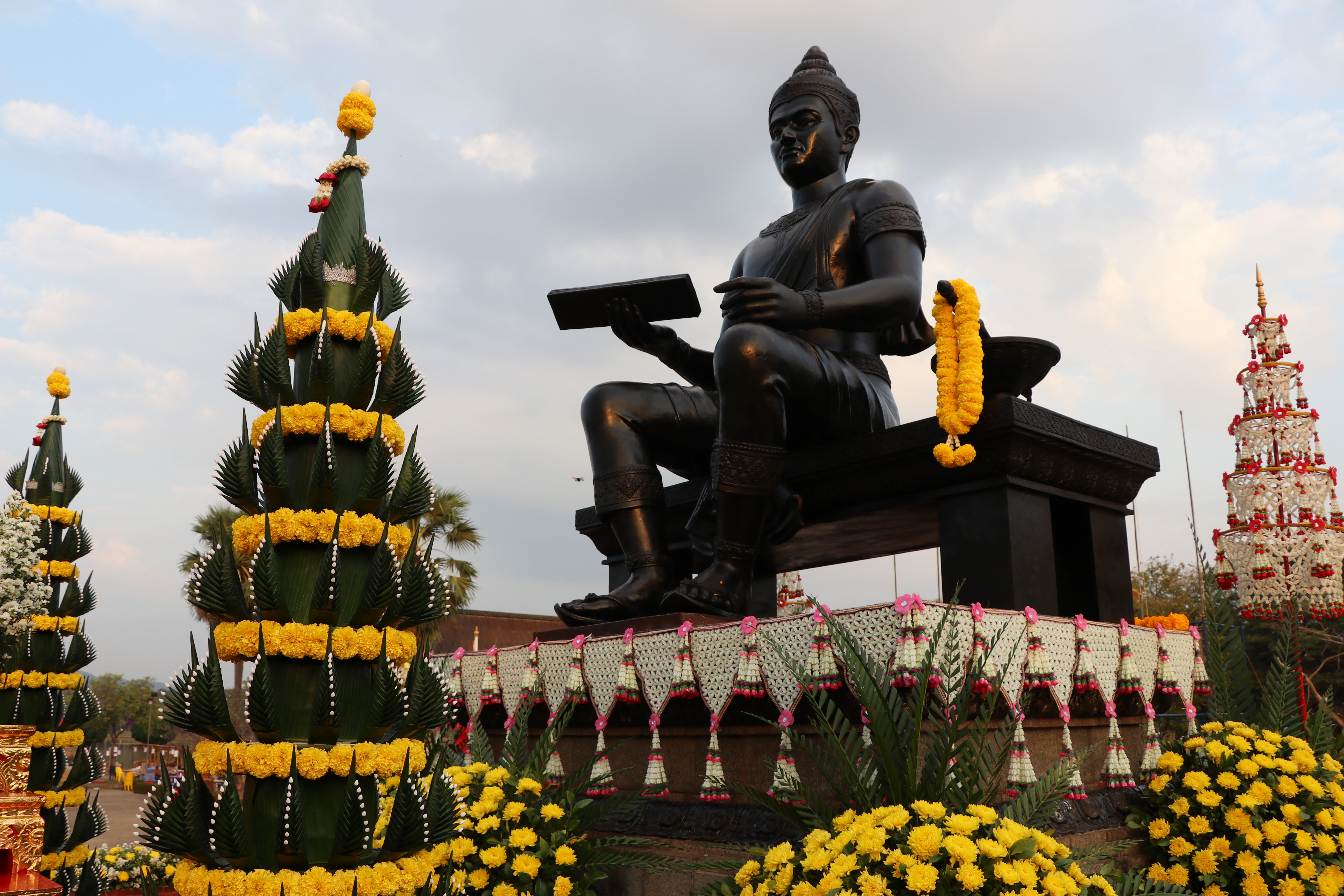 พัฒนาการจังหวัดสุโขทัย นำข้าราชการสำนักงานพัฒนาชุมชน เข้าร่วมพิธี ”วันพ่อขุนรามคำแหงมหาราช” ประจำปี 2562
