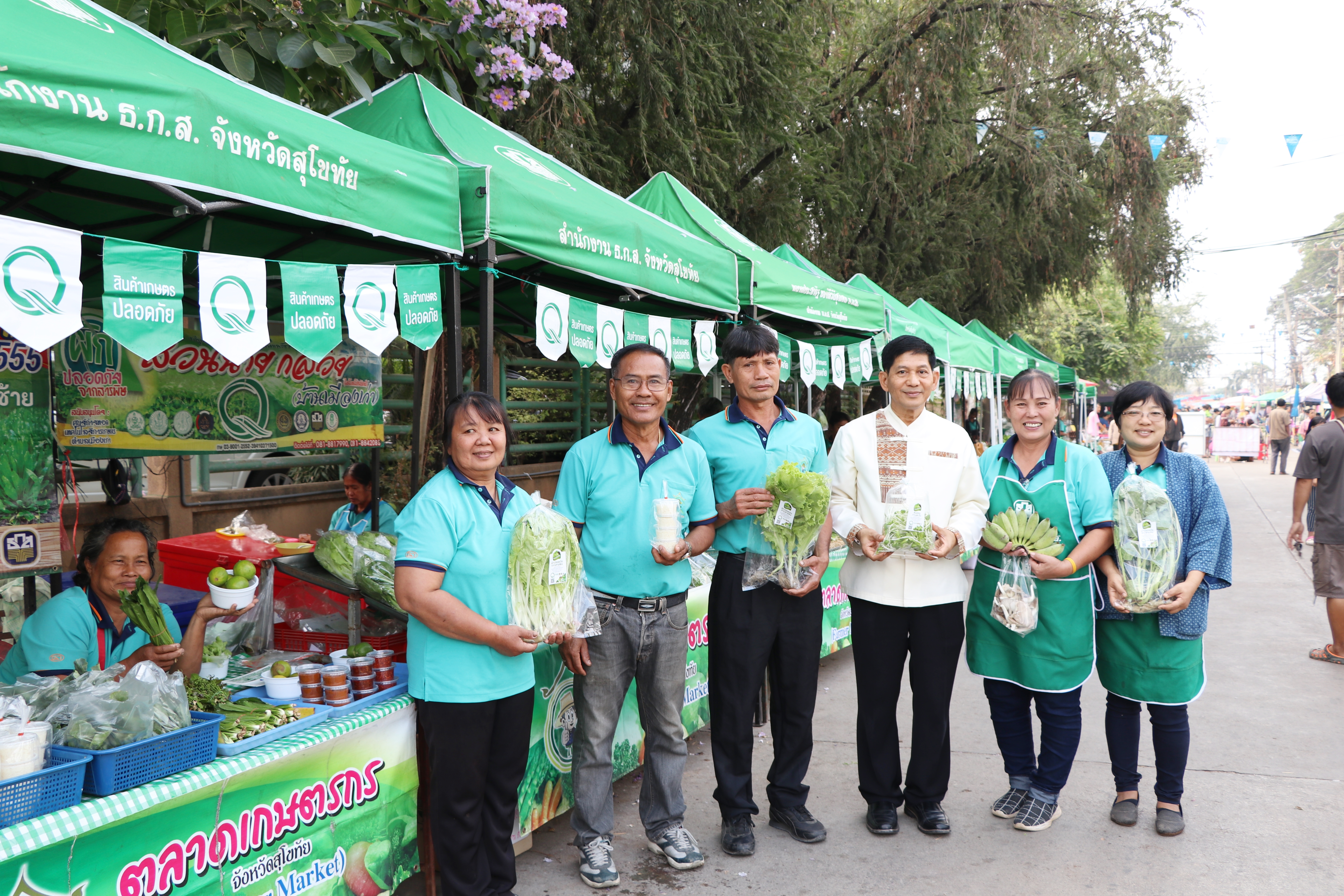 “พช.สุโขทัย เน้นการกระจายรายได้ ลดความเหลื่อมล้ำ”ตลาดประชารัฐ คนไทยยิ้มได้