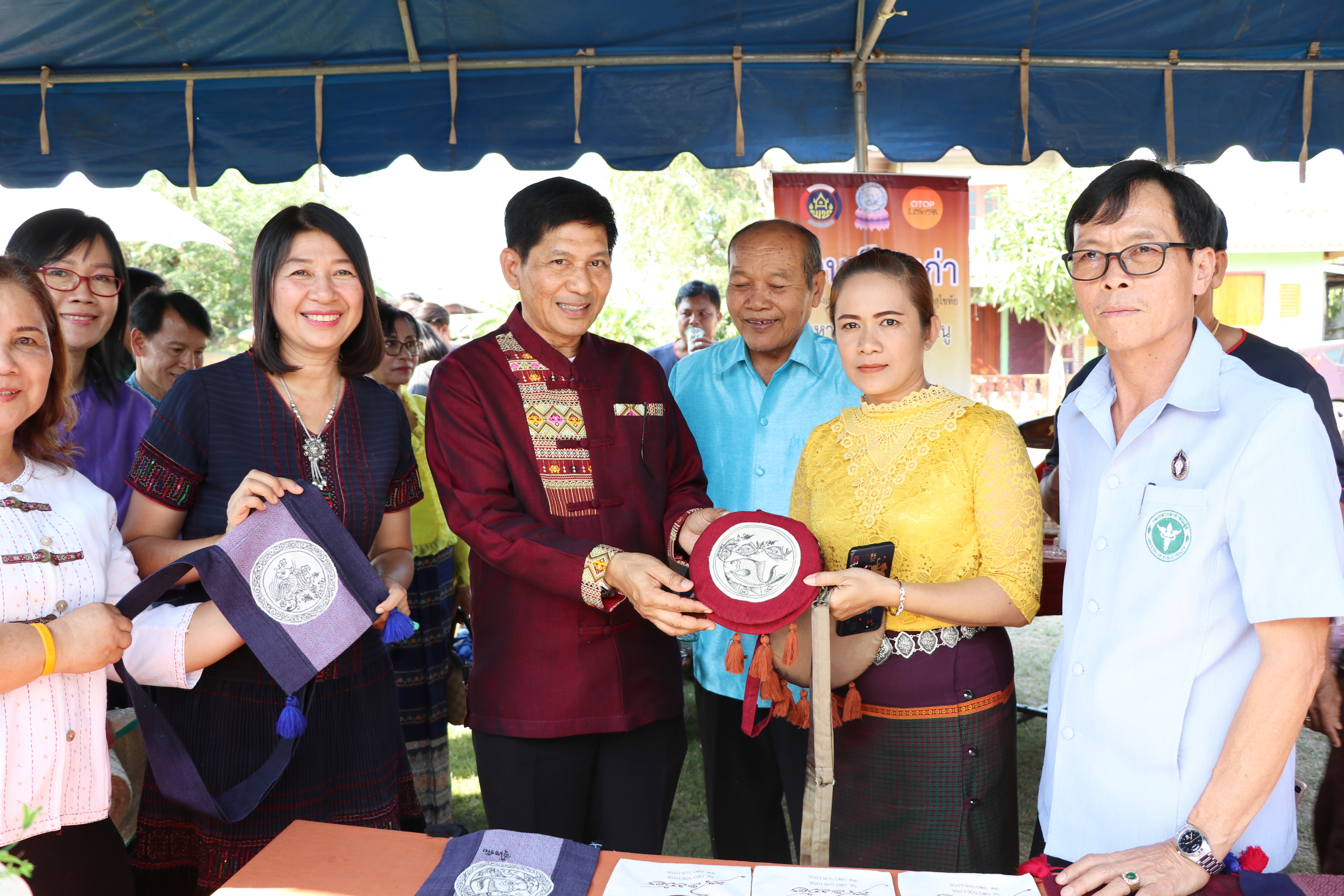 นายสุวิน  พึ่งเงิน พัฒนาการจังหวัดสุโขทัย เป็นประธานพิธีเปิดกิจกรรมเชื่อมโยงเส้นทางการท่องเที่ยวหลัก บ้านเมืองเก่า ม.3 ต.เมืองเก่า อ.เมืองสุโขทัย จ.สุโขทัย