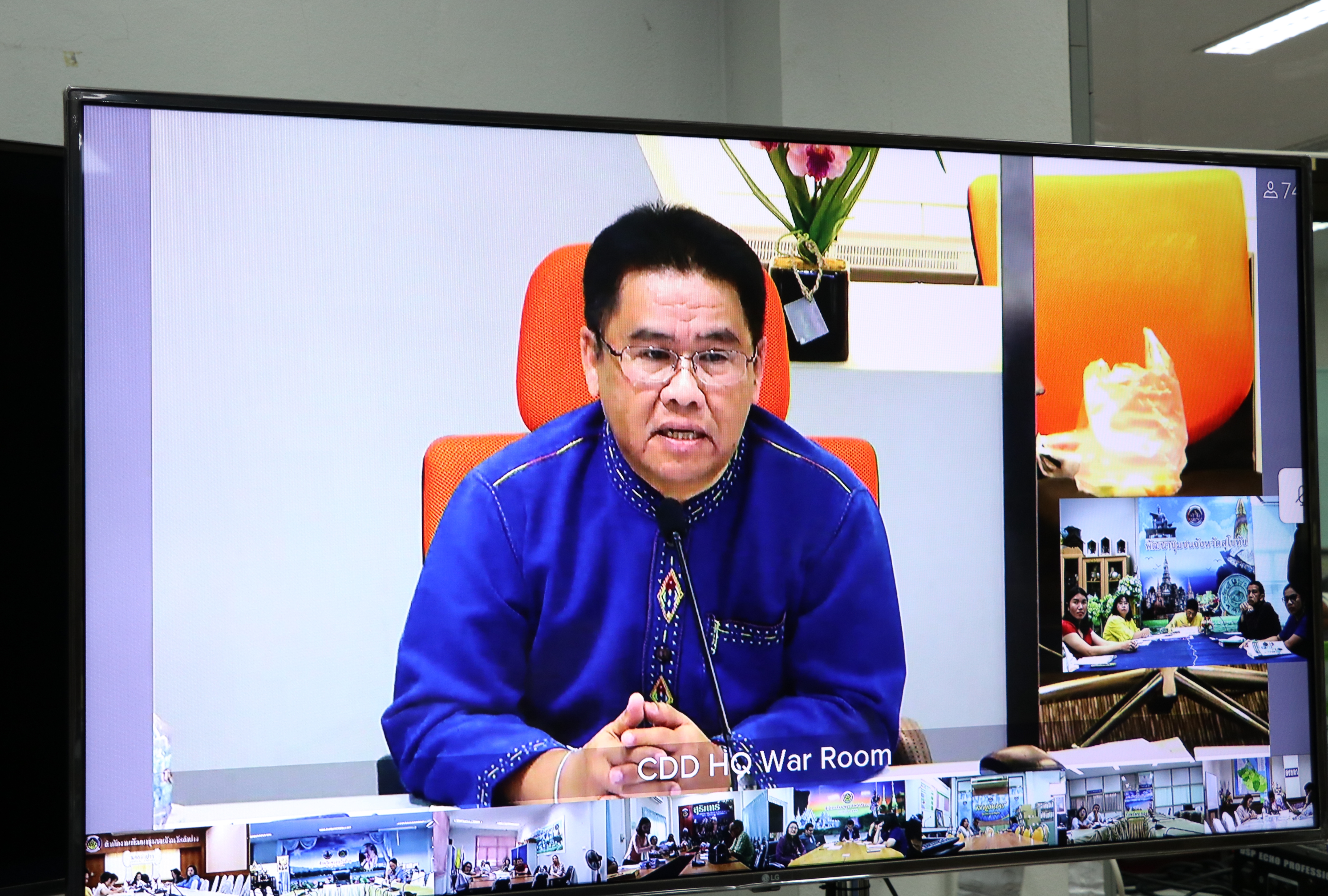 วันที่ 15 มีนาคม 2562 เวลา 13.30 น. นายสุวิน พึ่งเงิน พัฒนาการจังหวัดสุโขทัย พร้อมด้วยหัวหน้ากลุ่ม/ฝ่าย เจ้าหน้าที่พัฒนาชุมชน ร่วมรับฟังการประชุมติดตามเร่งรัดการใช้จ่ายงบประมาณ ประจำปีงบประมาณ 2562 ครั้งที่ 7/2562 ผ่านระบบ VDO Conference