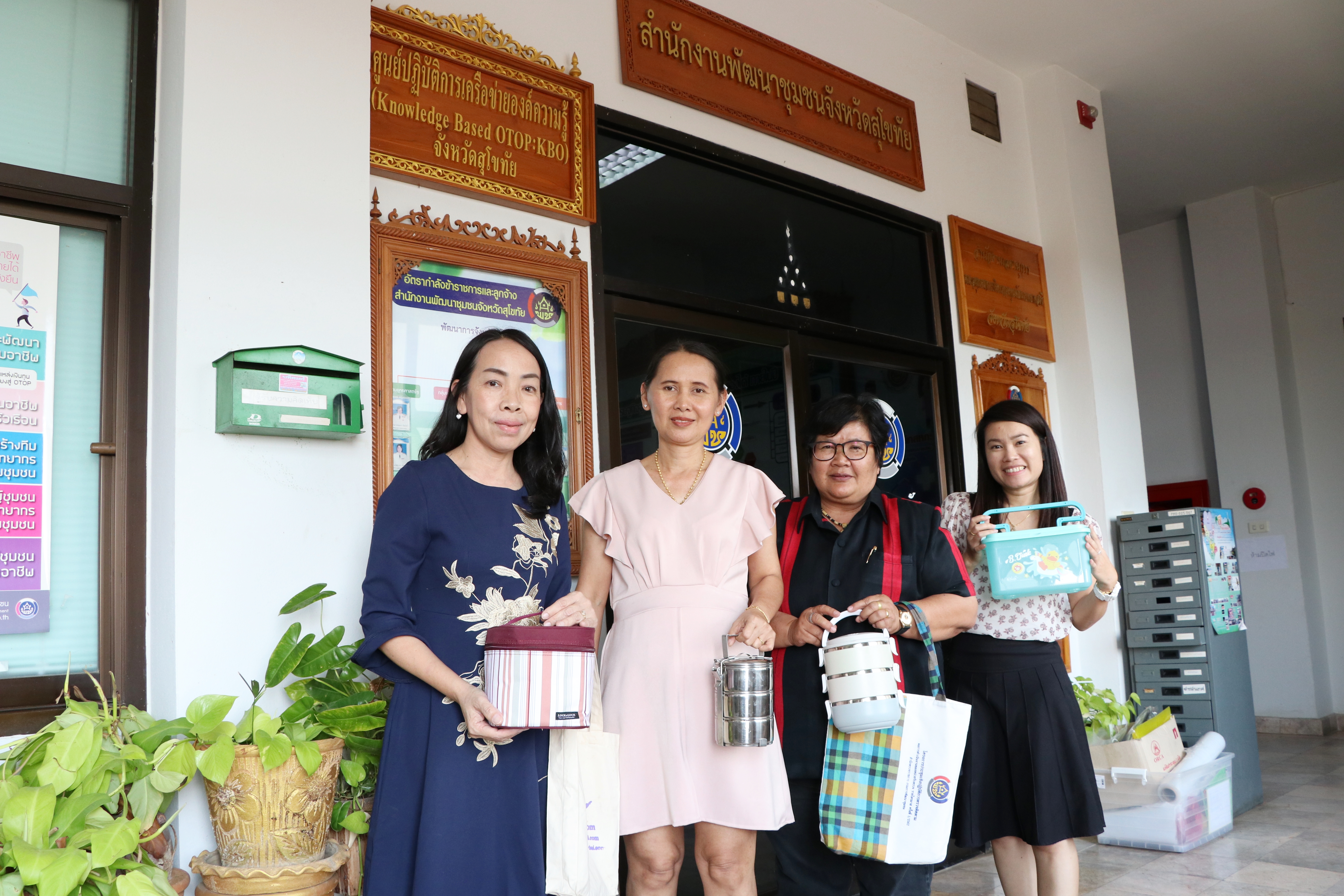 นายสุวิน  พึ่งเงิน พัฒนาการจังหวัดสุโขทัย นำทีมข้าราชการสำนักงานพัฒนาชุมชนจังหวัดสุโขทัย ร่วมโครงการกิจกรรม”ทำความดีด้วยหัวใจ ลดภัยสิ่งแวดล้อม”