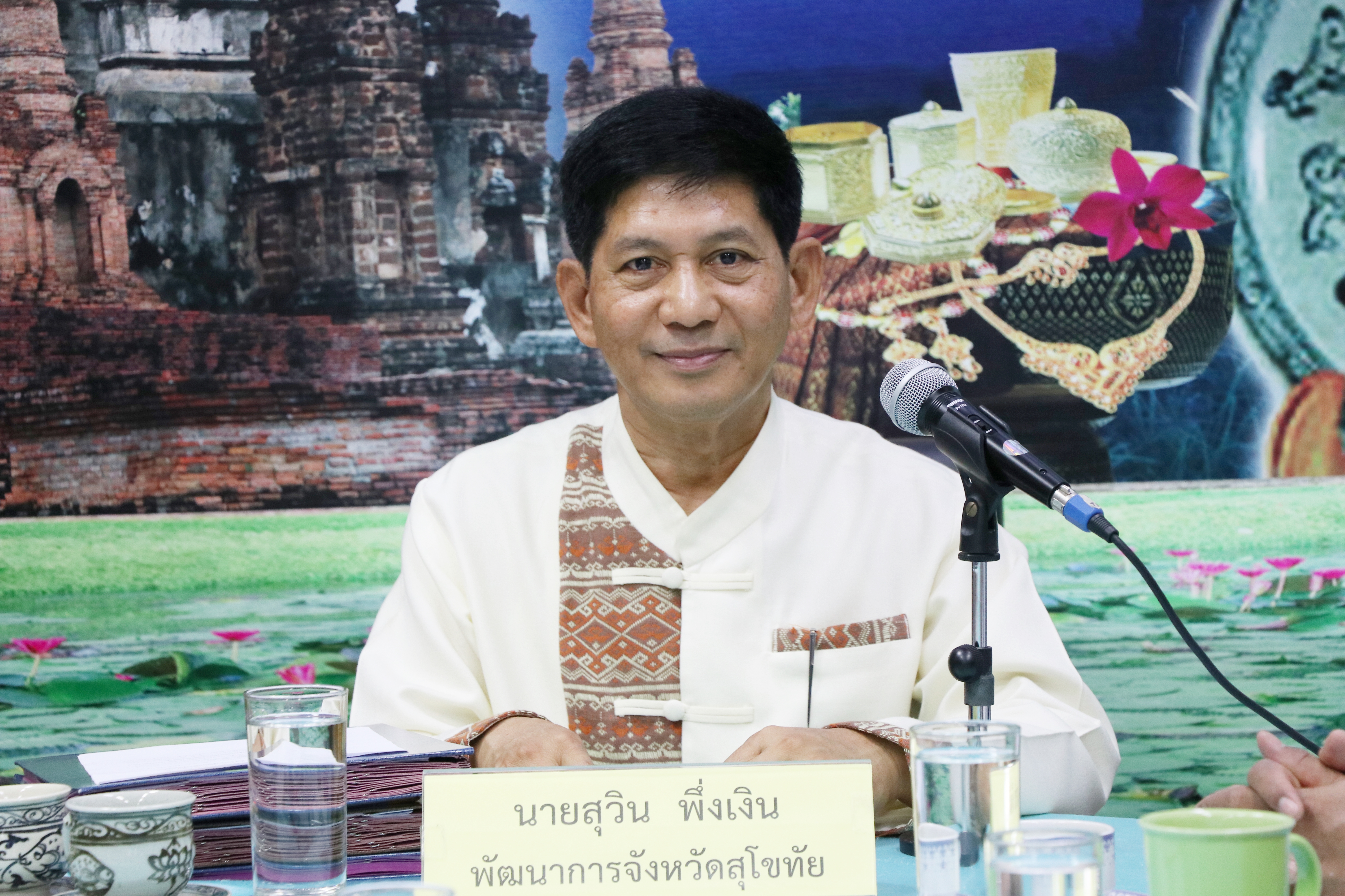 วันที่ 6 มีนาคม 2562 เวลา 09.00 นายสุวิน พึ่งเงิน พัฒนาการจังหวัดสุโขทัย พร้อมด้วยหัวหน้ากลุ่ม และเจ้าหน้าที่พัฒนาชุมชนจังหวัด ติดตามรับชมการประชุมกรมการพัฒนาชุมชน ครั้งที่ 3/2562 ผ่านระบบ TV.พช