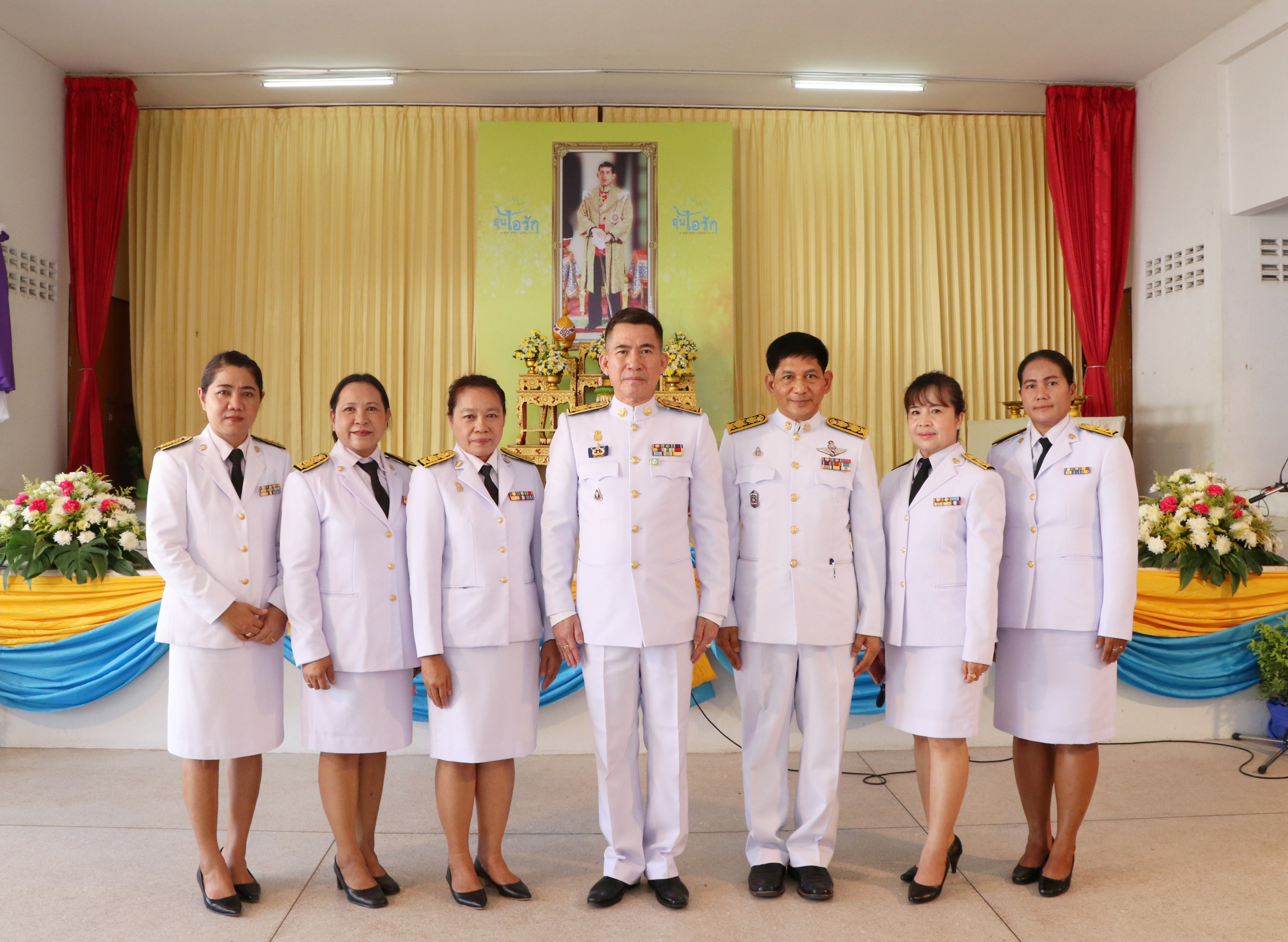 วันนี้ 31 มีนาคม 2562 เวลา 08.39 น. นายไมตรี ไตรติลานันท์ ผู้ว่าราชการจังหวัดสุโขทัย นำข้าราชการ ทุกหมู่เหล่า ร่วมงานวันที่ระลึกพระบาทสมเด็จพระนั่งเกล้าเจ้าอยู่หัว พระมหาเจษฎาราชเจ้า ณ ศาลาอเนกประสงค์ศาลากลางจังหวัดสุโขทัย และพิธีทอดผ้าป่ามหากุศล สมทบกองทุนพัฒนาเด็กชนบทจังหวัดสุโขทัย ในพระราชูปถัมภ์ สมเด็จพระเทพรัตนราชสุดาฯ สยามบรมราชกุมารี