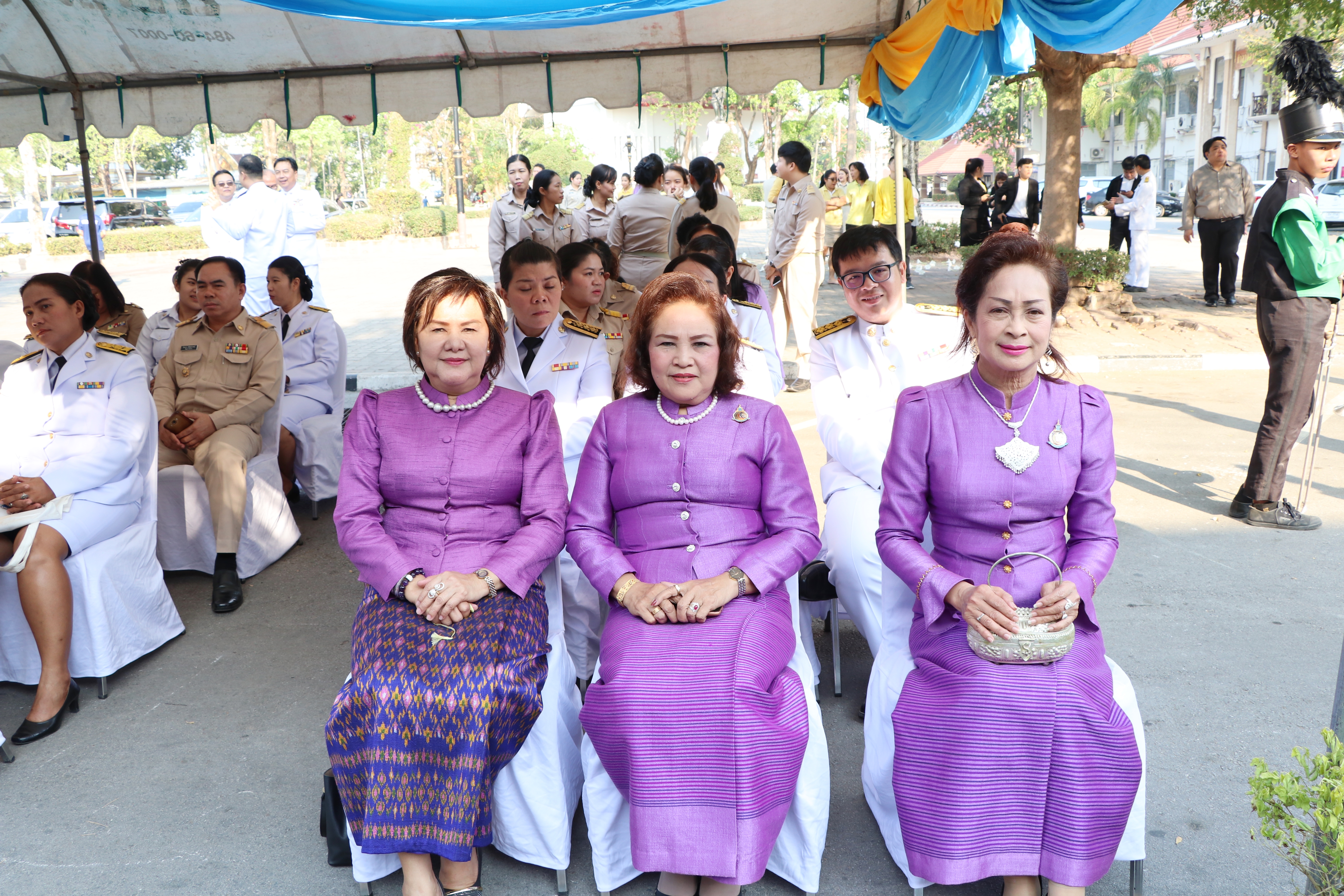 วันนี้ 31 มีนาคม 2562 เวลา 08.39 น. นายไมตรี ไตรติลานันท์ ผู้ว่าราชการจังหวัดสุโขทัย นำข้าราชการ ทุกหมู่เหล่า ร่วมงานวันที่ระลึกพระบาทสมเด็จพระนั่งเกล้าเจ้าอยู่หัว พระมหาเจษฎาราชเจ้า ณ ศาลาอเนกประสงค์ศาลากลางจังหวัดสุโขทัย และพิธีทอดผ้าป่ามหากุศล สมทบกองทุนพัฒนาเด็กชนบทจังหวัดสุโขทัย ในพระราชูปถัมภ์ สมเด็จพระเทพรัตนราชสุดาฯ สยามบรมราชกุมารี