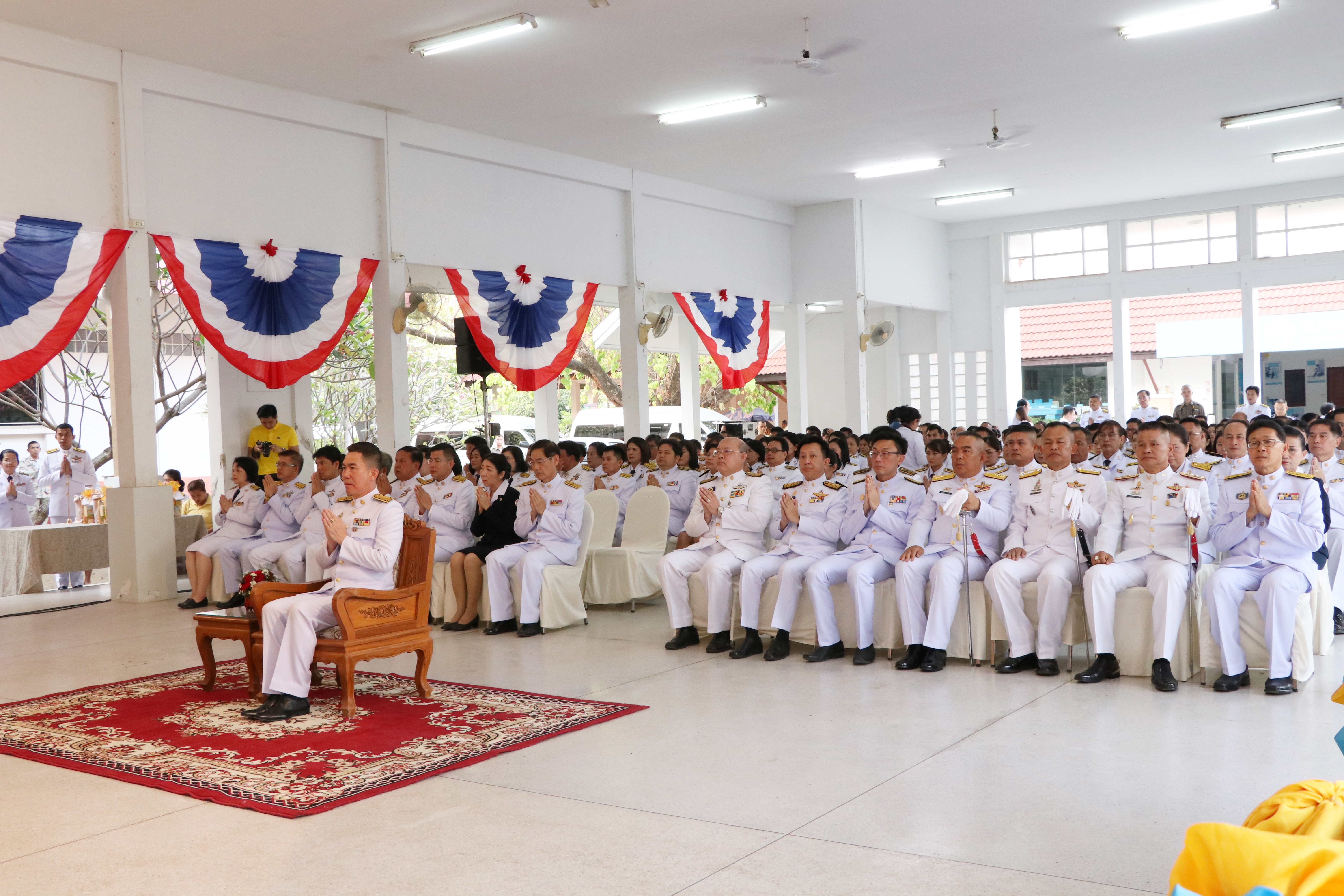 วันที่ 6 เมษายน 2562 เวลา 07.00 น. นายสุวิน พึ่งเงิน พัฒนาการจังหวัดสุโขทัย นำข้าราชการ สำนักงานพัฒนาชุมชนจังหวัดสุโขทัย เข้าร่วมงานรัฐพิธี”วันพระบาทสมเด็จพระพุทธยอดฟ้าจุฬาโลกมหาราช และวันที่ระลึกมหาจักรีบรมราชวงศ์”