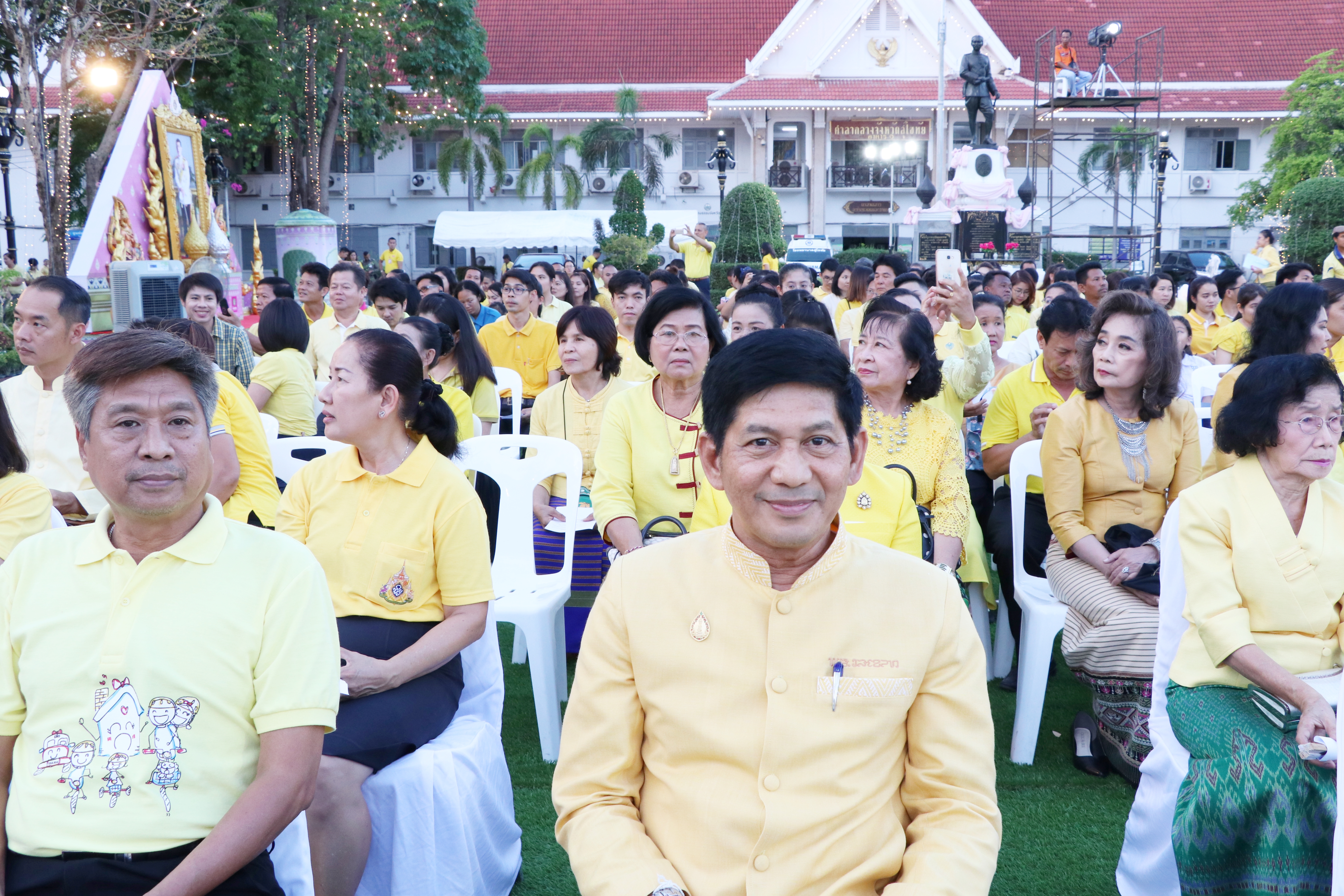 “พช. จังหวัดสุโขทัย ร่วมพิธีเปิดงานมหรสพสมโภช เนื่องในโอกาสมหามงคลพระราชพิธีบรมราชาภิเษก ณ บริเวณหน้าศาลากลางจังหวัดสุโขทัย”