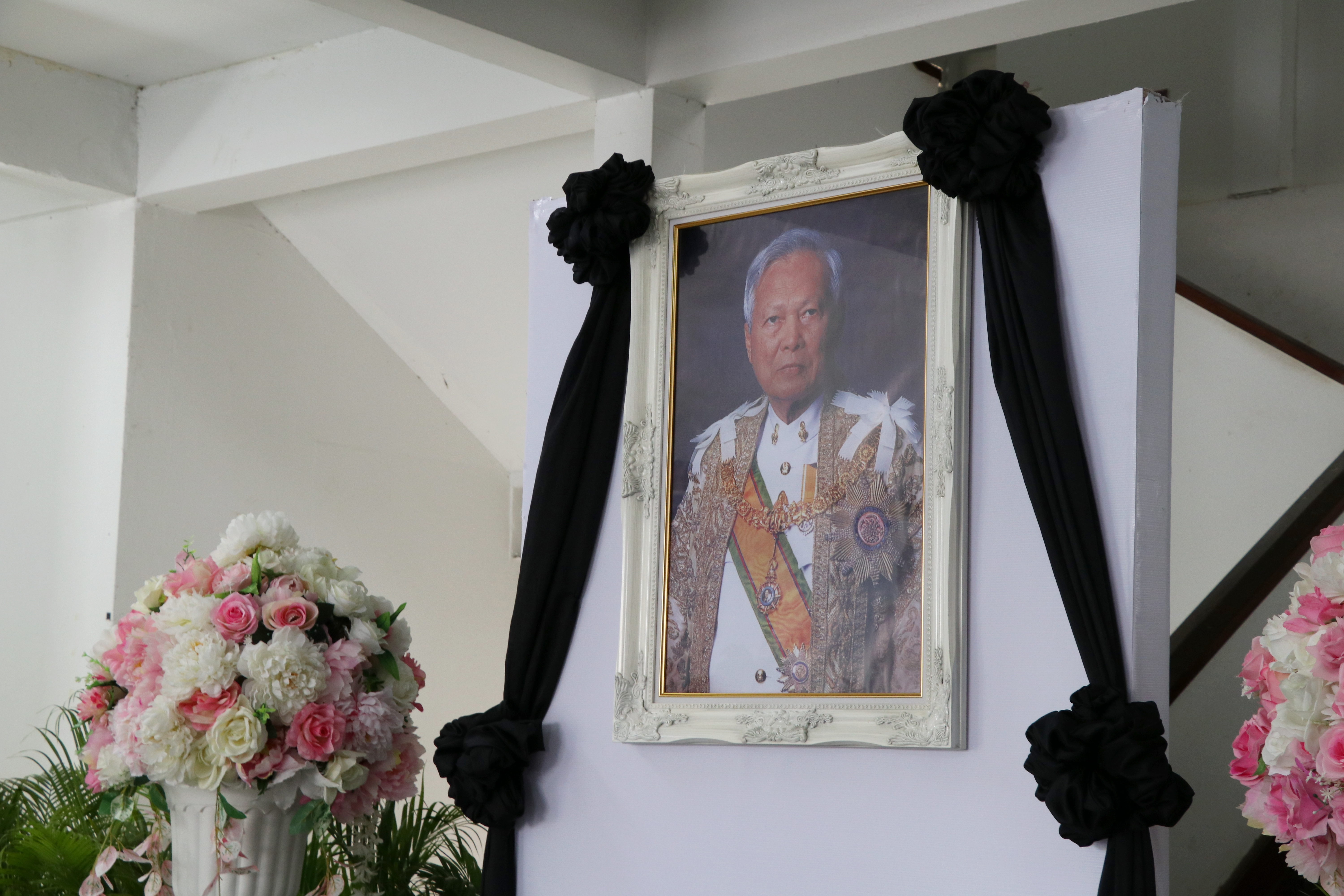 วันที่ 29 พฤษภาคม 2562 เวลา 10.30 น. ณ ห้องโถงชั้น 1 ศาลากลางจังหวัดสุโขทัย (หลังเก่า)นายสุวิน พึ่งเงิน พัฒนาการจังหวัดสุโขทัย นำข้าราชการสำนักงานพัฒนาชุมชนจังหวัดสุโขทัย ร่วมลงนามแสดงความอาลัยแด่ พลเอกเปรม ติณสูลานนท์ ประธานองคมนตรีและรัฐบุรุษ ซึ่งถึงแก่อสัญกรรมเมื่อวันที่ 26 พฤษภาคม 2562