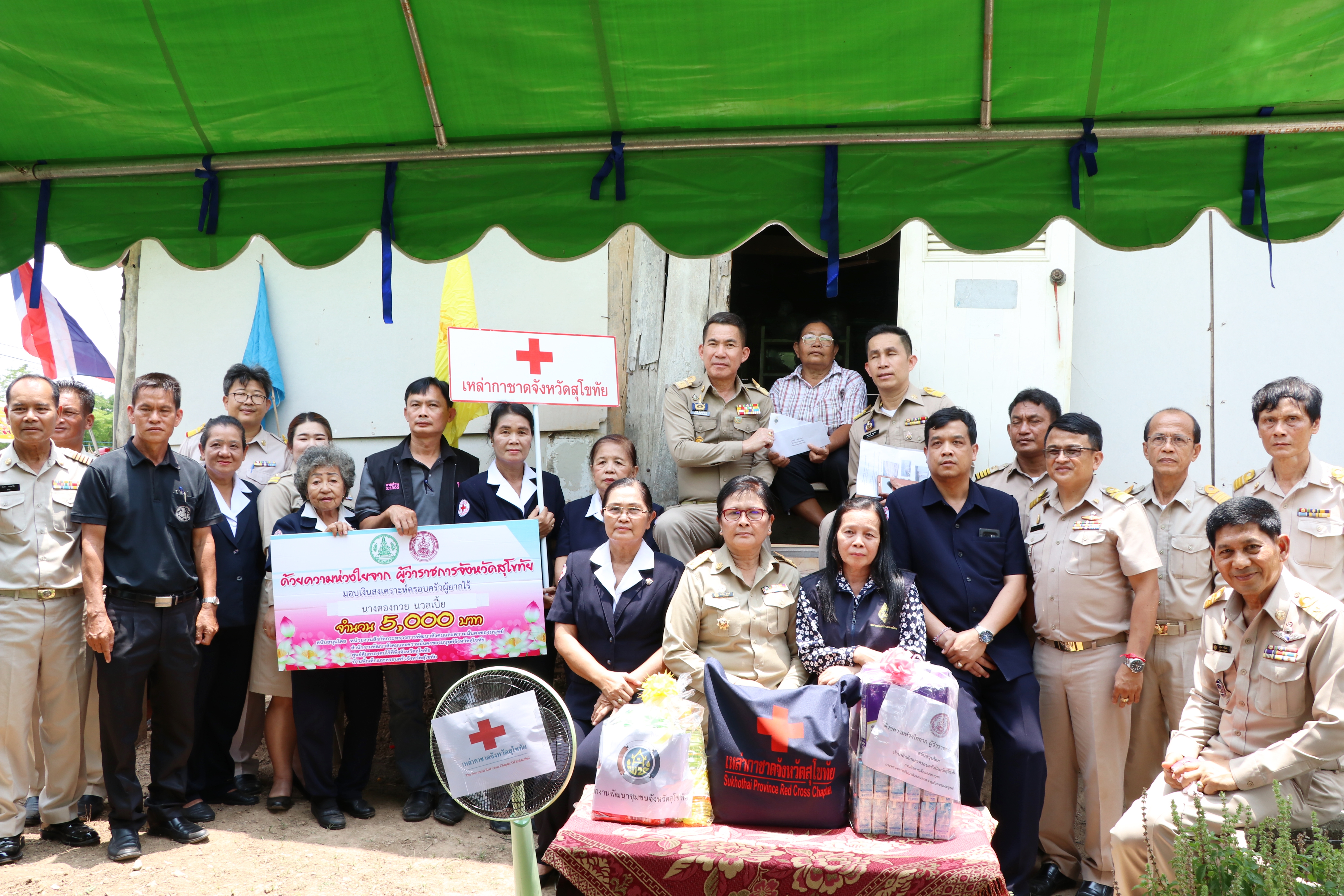 วันที่ 28 พฤษภาคม 2562 เวลา 08.30 น. นายสุวิน พึ่งเงิน พัฒนาการจังหวัดสุโขทัย ร่วมพิธีเปิดโครงการปกป้องสถาบันชาติเพื่อเสริมสร้างความสมานฉันท์ และโครงการหน่วยบำบัดทุกข์ บำรุงสุข สร้างรอยยิ้มให้ประชาชน ณ โรงเรียนศรีนคร หมู่ที่ 3 ต.ศรีนคร อำเภอศรีนคร จังหวัดสุโขทัย