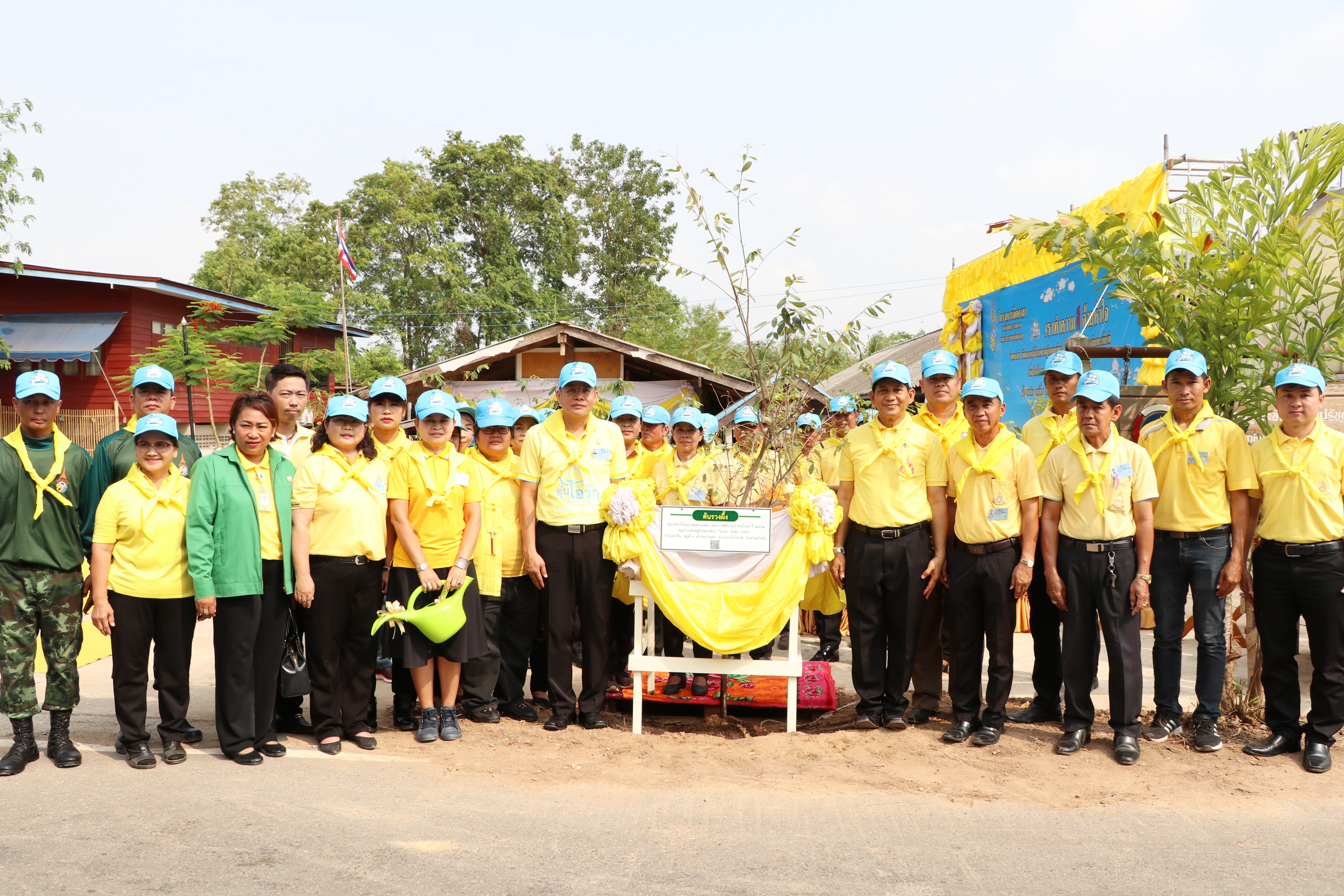 จังหวัดสุโขทัย Kick off โครงการพัฒนาหมู่บ้านเศรษฐกิจพอเพียง มั่นคง มั่งคั่ง ยั่งยืน เฉลิมพระเกียรติเนื่องในโอกาสมหามงคลพระราชพิธีบรมราชาภิเษก ณ ศูนย์เรียนรู้บ้านเสาหิน หมู่ที่ 9 ตำบลป่าแฝก อำเภอกงไกรลาศ จังหวัดสุโขทัย