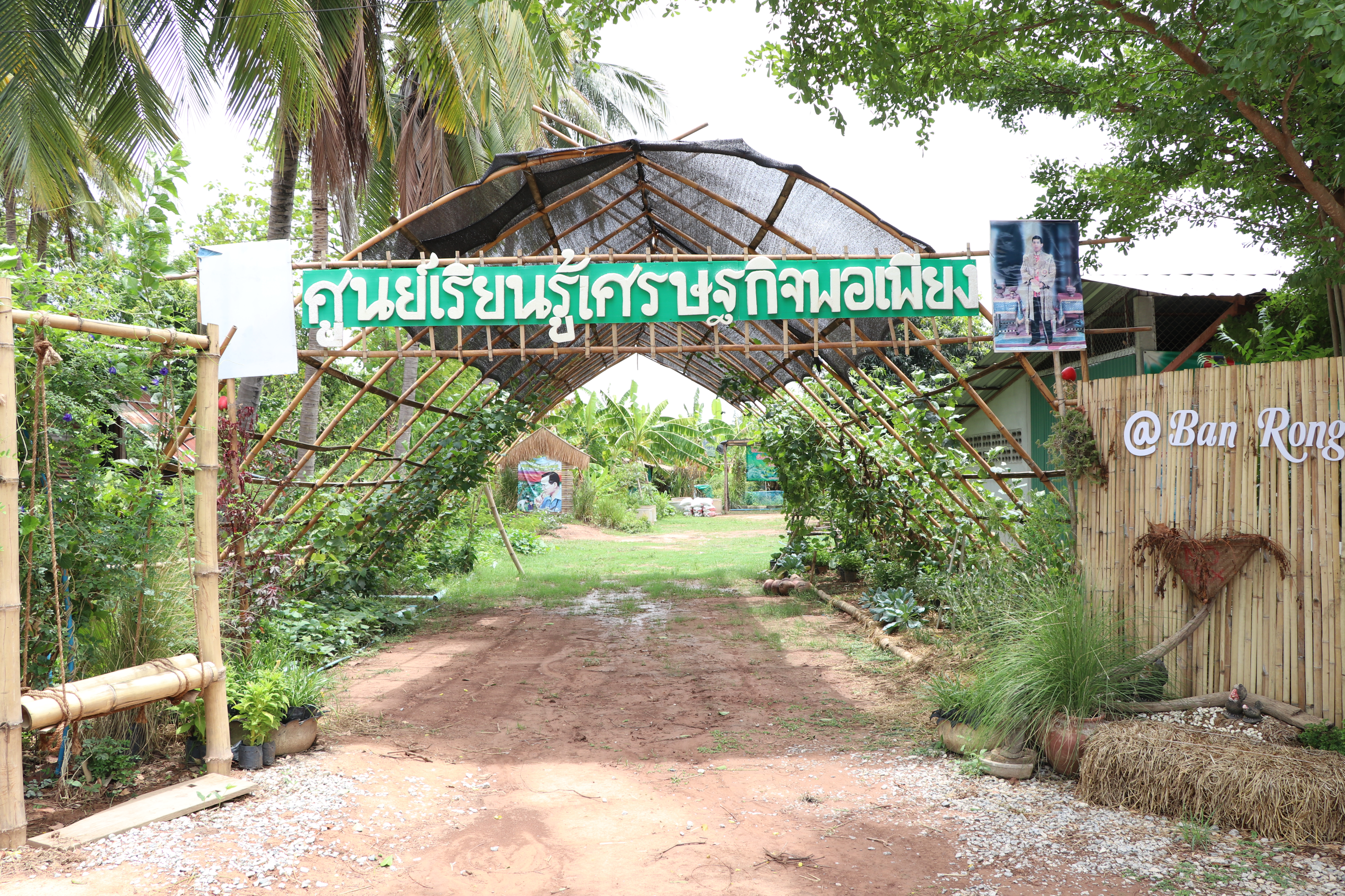 วันที่ 31 พฤษภาคม 2562  เวลา 09.00 น. นายไพบูลย์ บูรณสันติ ผู้ตรวจราชการกรมการพัฒนาชุมชน เขตตรวจราชการ ที่ 17,18 พร้อมด้วยนายสุวิน พึ่งเงิน พัฒนาการจังหวัดสุโขทัย ลงพื้นตรวจติดตามการดำเนินงานตามภารกิจของกรมการพัฒนาชุมชน สำนักงานพัฒนาชุมชนอำเภอศรีนคร จังหวัดสุโขทัย