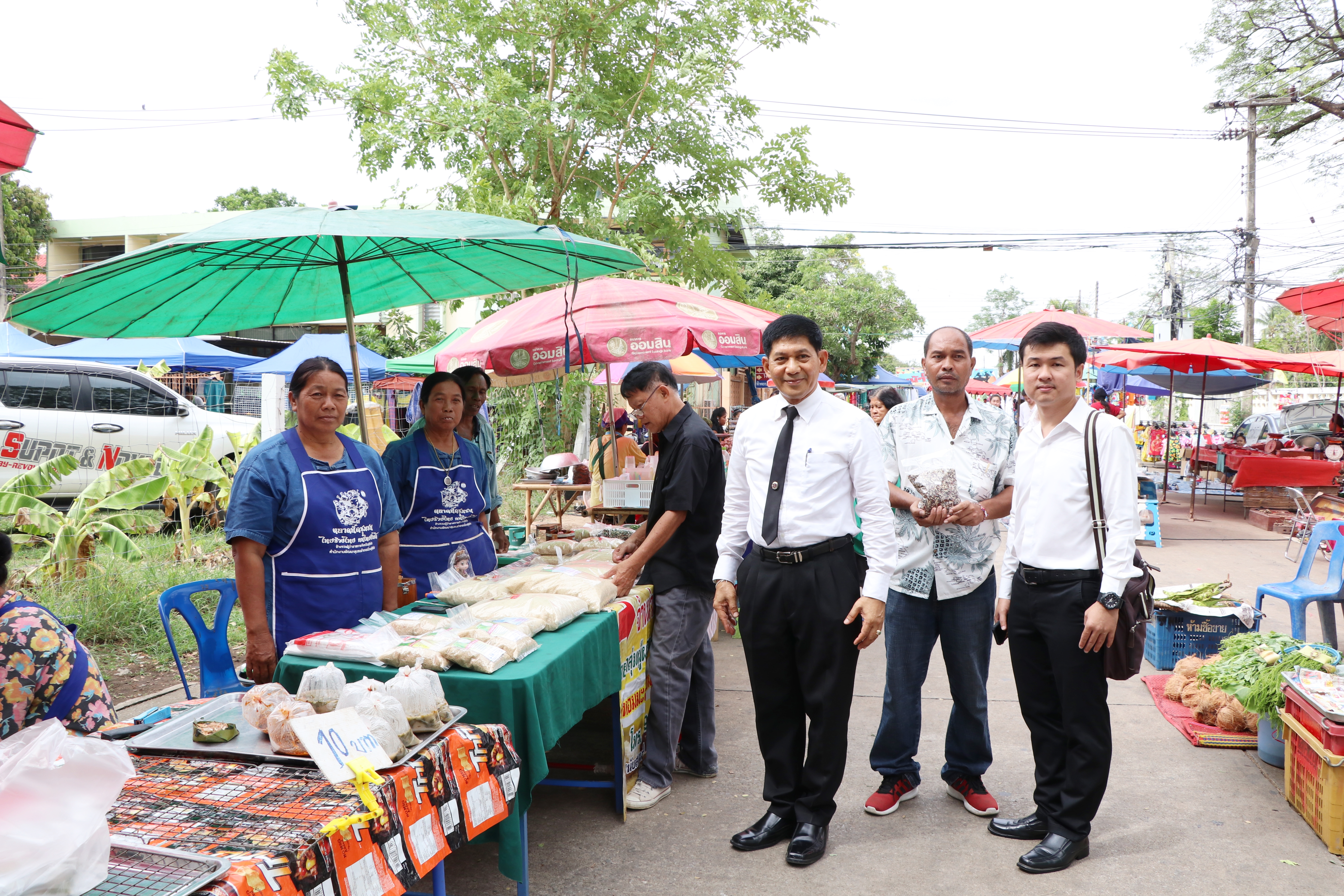 วันที่ 29 พฤษภาคม 2562 เวลา 08.00 น. นายสุวิน พึ่งเงิน พัฒนาการจังหวัดสุโขทัย ตรวจเยี่ยมและให้คำแนะนำผู้ประกอบการร้านค้า ตลาดประชารัฐคนไทยยิ้มได้ บริเวณซอยข้างธนาคาร ธกส. อำเภอเมืองสุโขทัย จังหวัดสุโขทัย