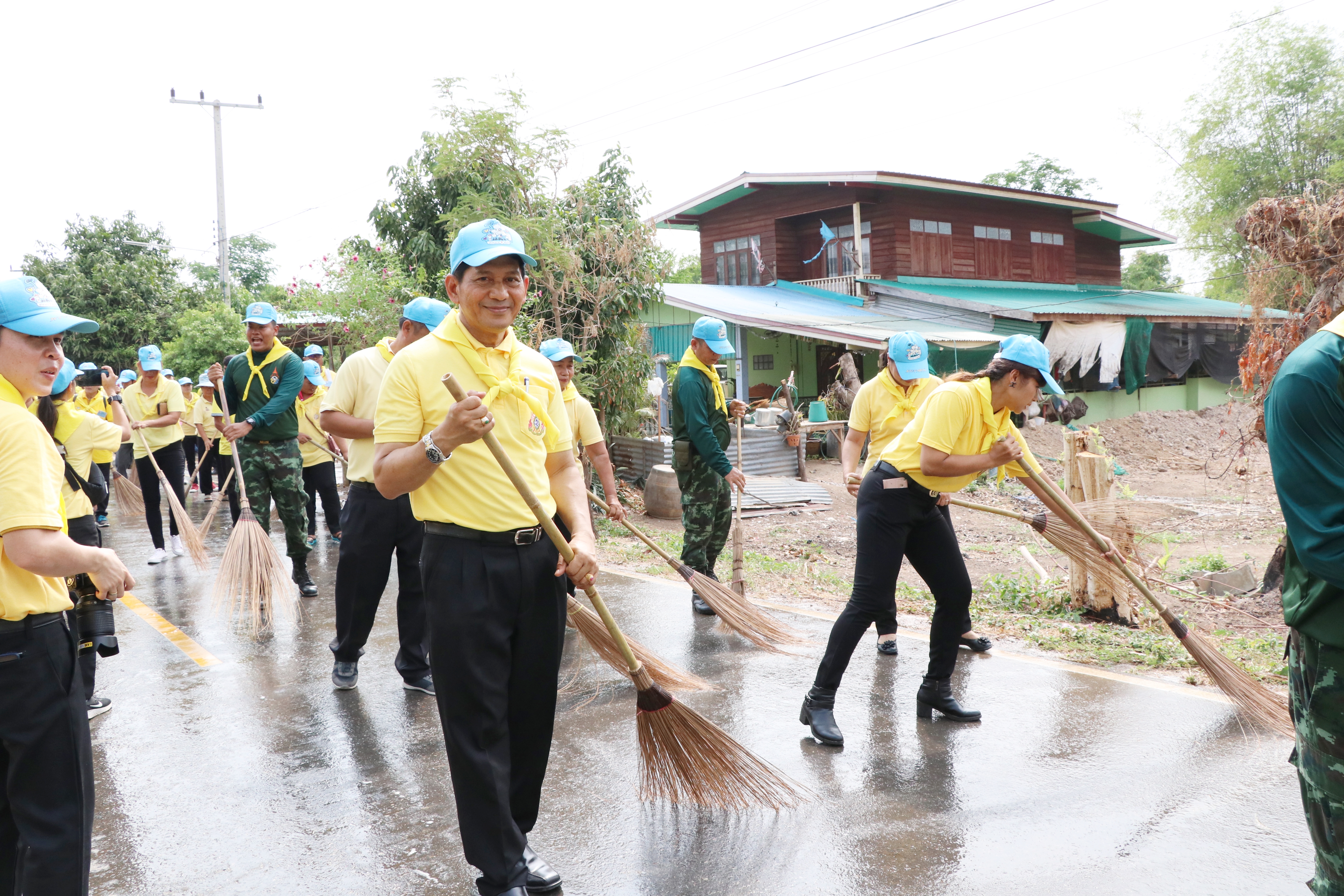 จังหวัดสุโขทัย Kick off โครงการพัฒนาหมู่บ้านเศรษฐกิจพอเพียง มั่นคง มั่งคั่ง ยั่งยืน เฉลิมพระเกียรติเนื่องในโอกาสมหามงคลพระราชพิธีบรมราชาภิเษก ณ ศูนย์เรียนรู้บ้านเสาหิน หมู่ที่ 9 ตำบลป่าแฝก อำเภอกงไกรลาศ จังหวัดสุโขทัย