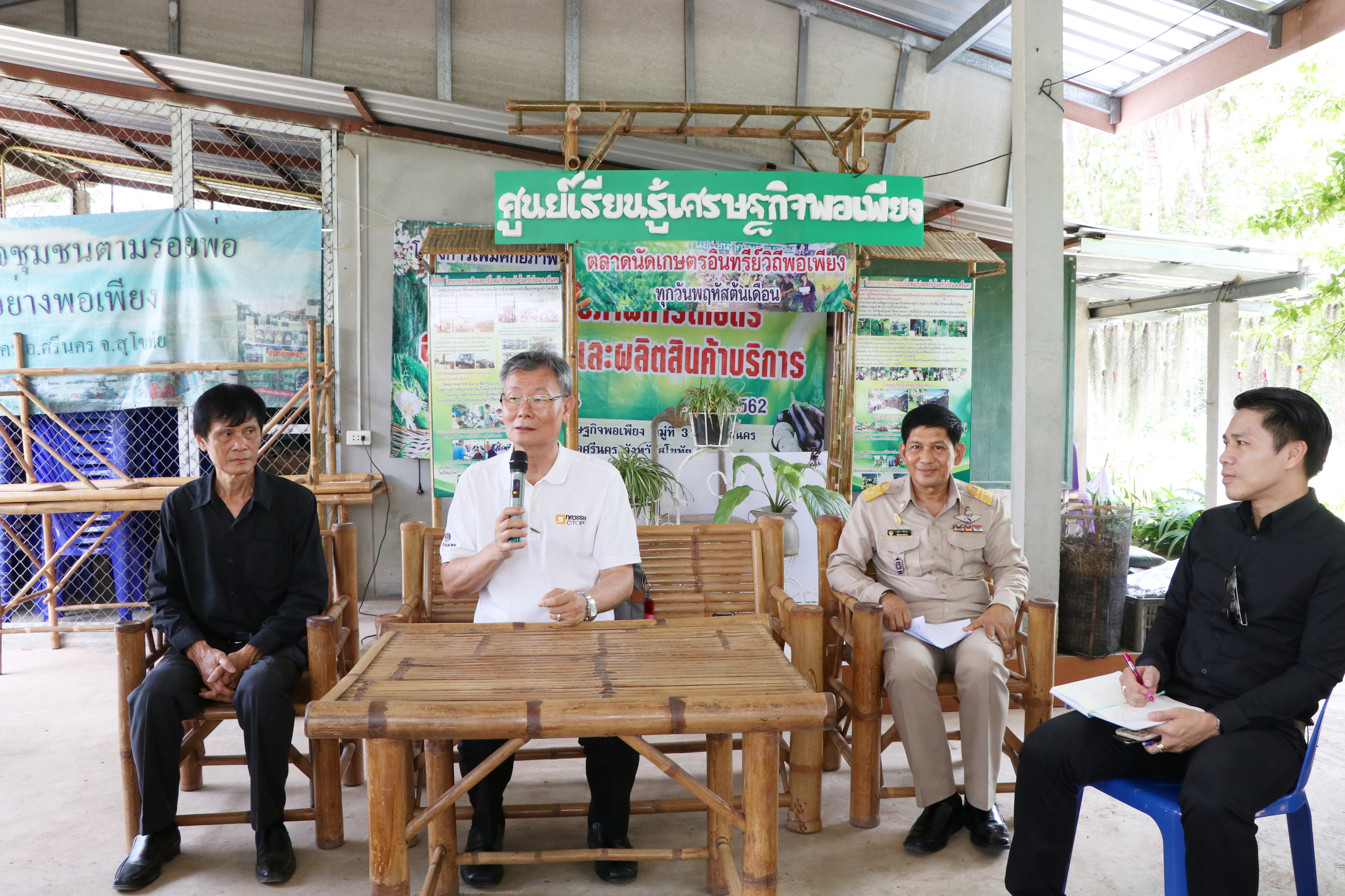 วันที่ 31 พฤษภาคม 2562  เวลา 09.00 น. นายไพบูลย์ บูรณสันติ ผู้ตรวจราชการกรมการพัฒนาชุมชน เขตตรวจราชการ ที่ 17,18 พร้อมด้วยนายสุวิน พึ่งเงิน พัฒนาการจังหวัดสุโขทัย ลงพื้นตรวจติดตามการดำเนินงานตามภารกิจของกรมการพัฒนาชุมชน สำนักงานพัฒนาชุมชนอำเภอศรีนคร จังหวัดสุโขทัย