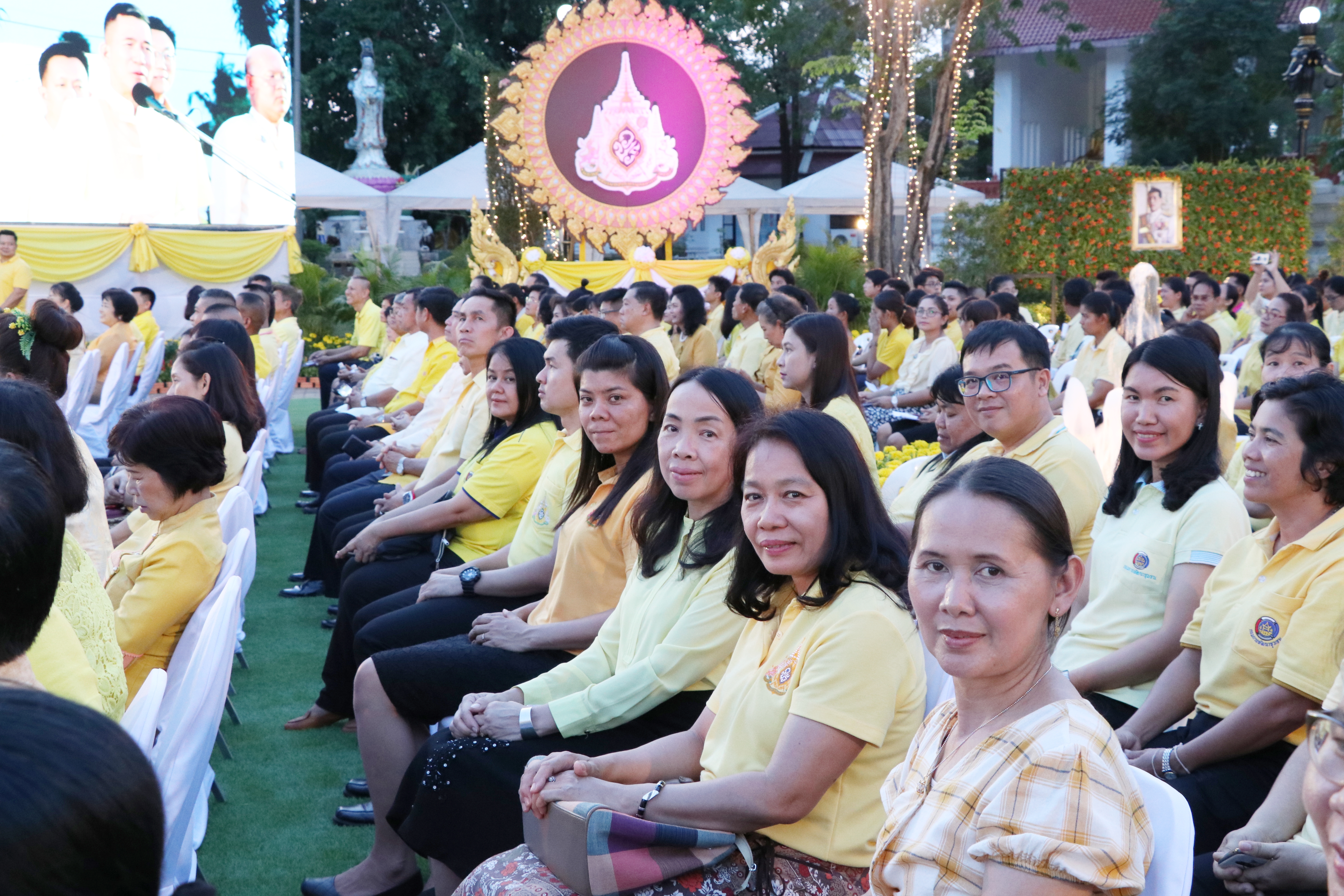 “พช. จังหวัดสุโขทัย ร่วมพิธีเปิดงานมหรสพสมโภช เนื่องในโอกาสมหามงคลพระราชพิธีบรมราชาภิเษก ณ บริเวณหน้าศาลากลางจังหวัดสุโขทัย”