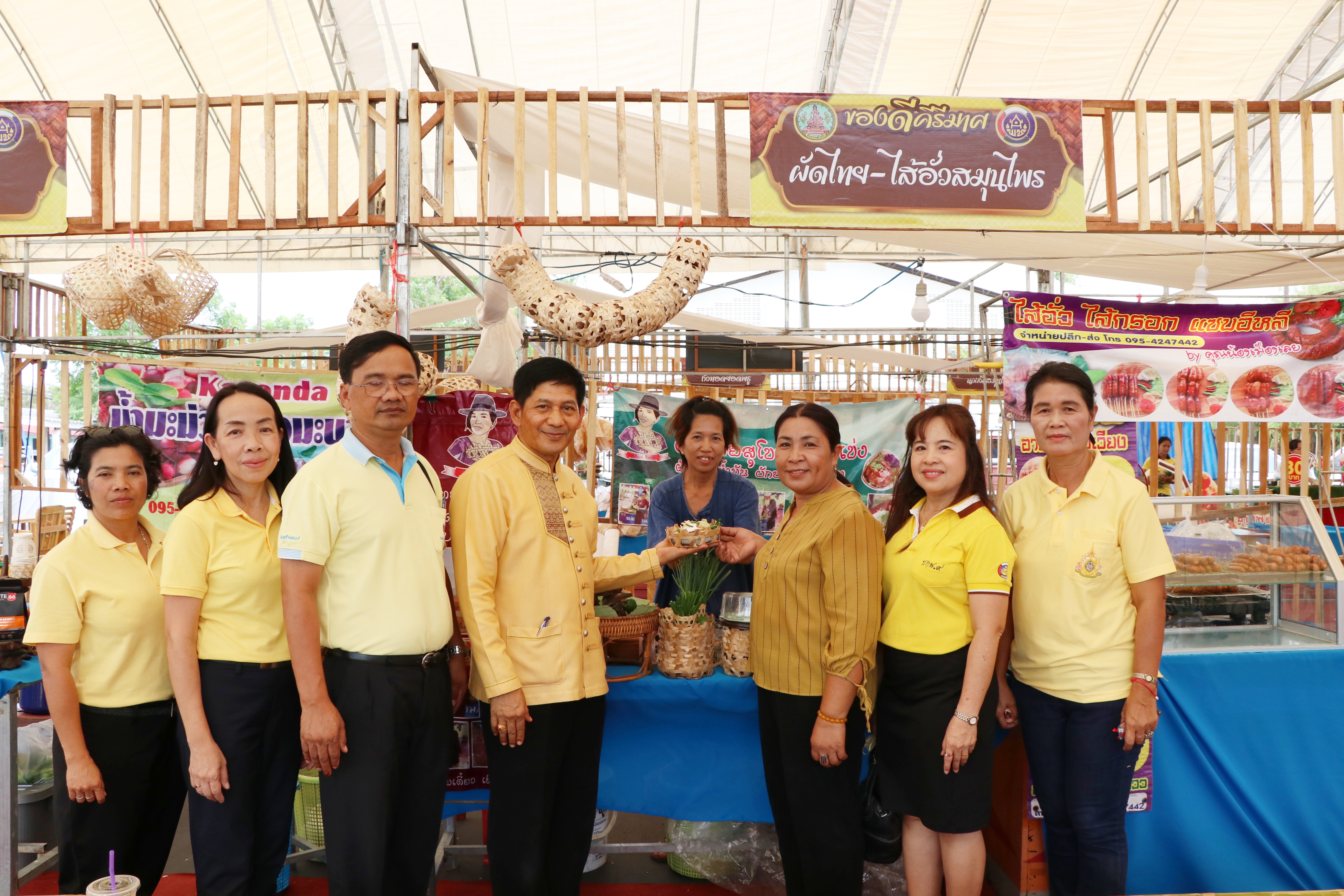 นที่ 14 พฤษภาคม 2562 เวลา 12.00 น. นายสุวิน พึ่งเงิน พัฒนาการจังหวัดสุโขทัย ลงพื้นที่ตรวจเยี่ยมผู้ประกอบการสินค้า OTOP ที่นำสินค้าไปจำหน่ายภายในงานสักการะพระแม่ย่าและงานประเพณีของดีคีรีมาศ ประจำปี 2562