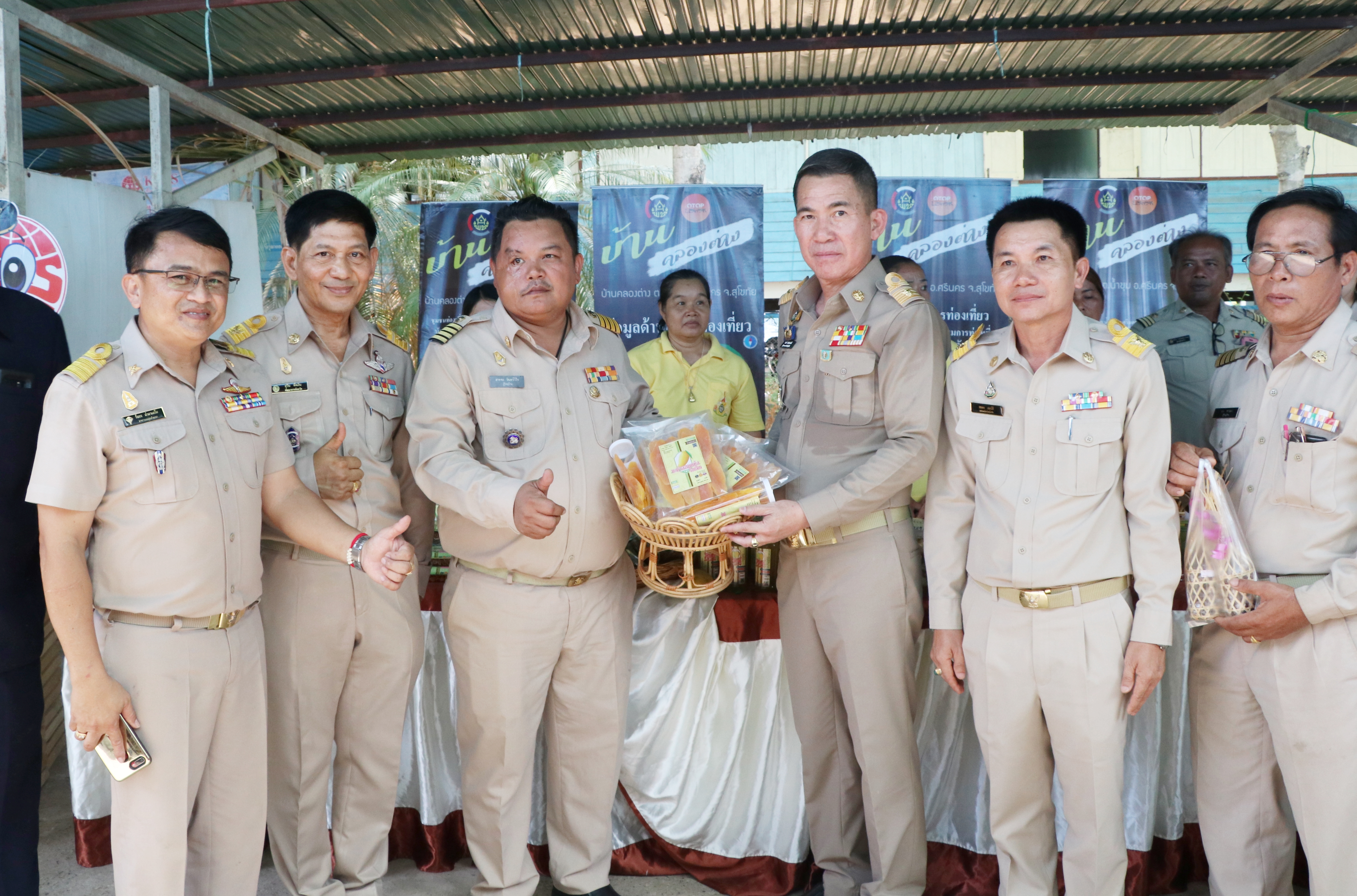 วันที่ 28 พฤษภาคม 2562 เวลา 08.30 น. นายสุวิน พึ่งเงิน พัฒนาการจังหวัดสุโขทัย ร่วมพิธีเปิดโครงการปกป้องสถาบันชาติเพื่อเสริมสร้างความสมานฉันท์ และโครงการหน่วยบำบัดทุกข์ บำรุงสุข สร้างรอยยิ้มให้ประชาชน ณ โรงเรียนศรีนคร หมู่ที่ 3 ต.ศรีนคร อำเภอศรีนคร จังหวัดสุโขทัย